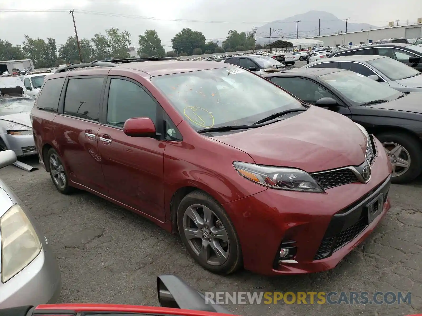 1 Photograph of a damaged car 5TDXZ3DC3KS971066 TOYOTA SIENNA 2019