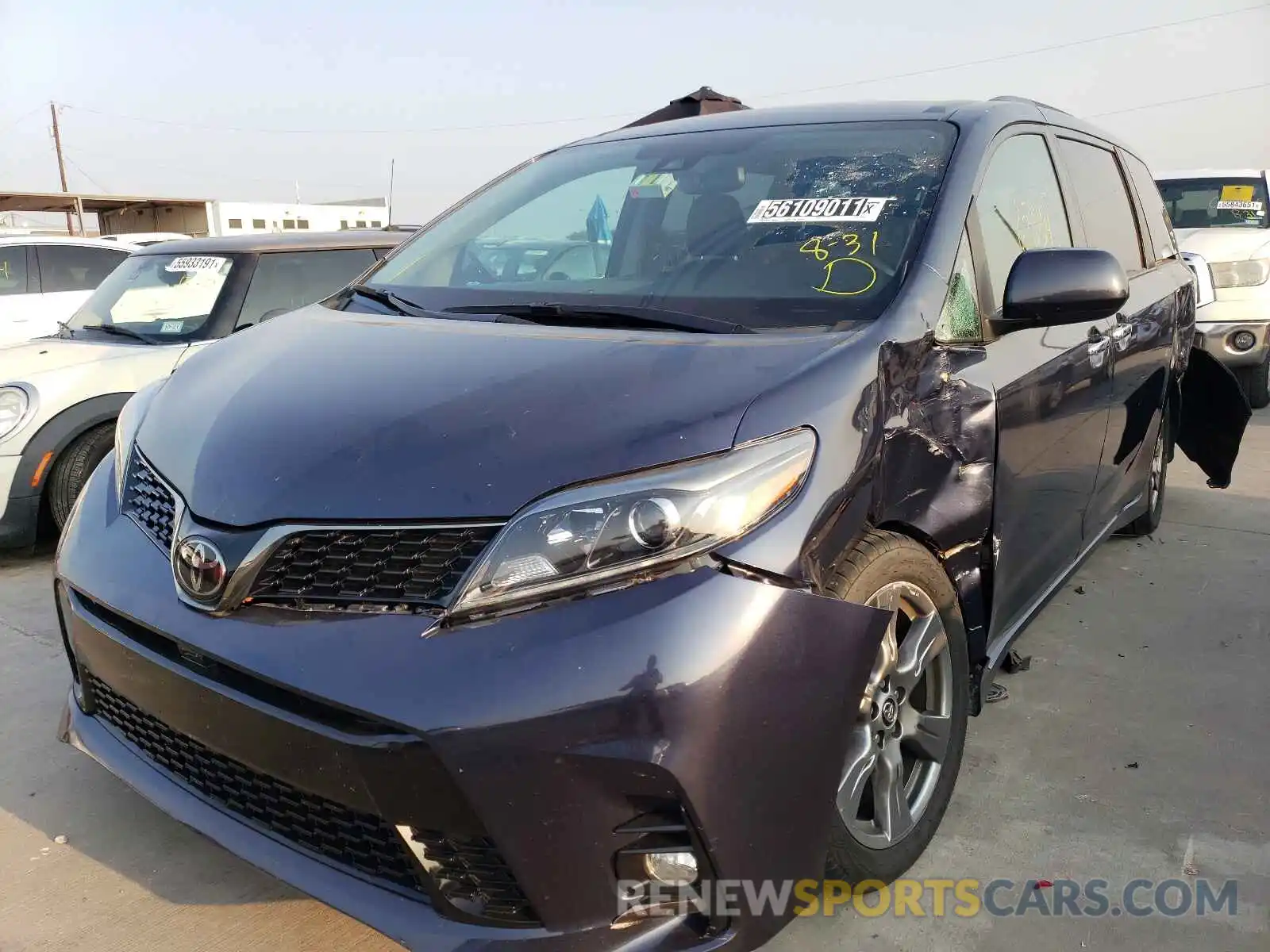 2 Photograph of a damaged car 5TDXZ3DC3KS978017 TOYOTA SIENNA 2019