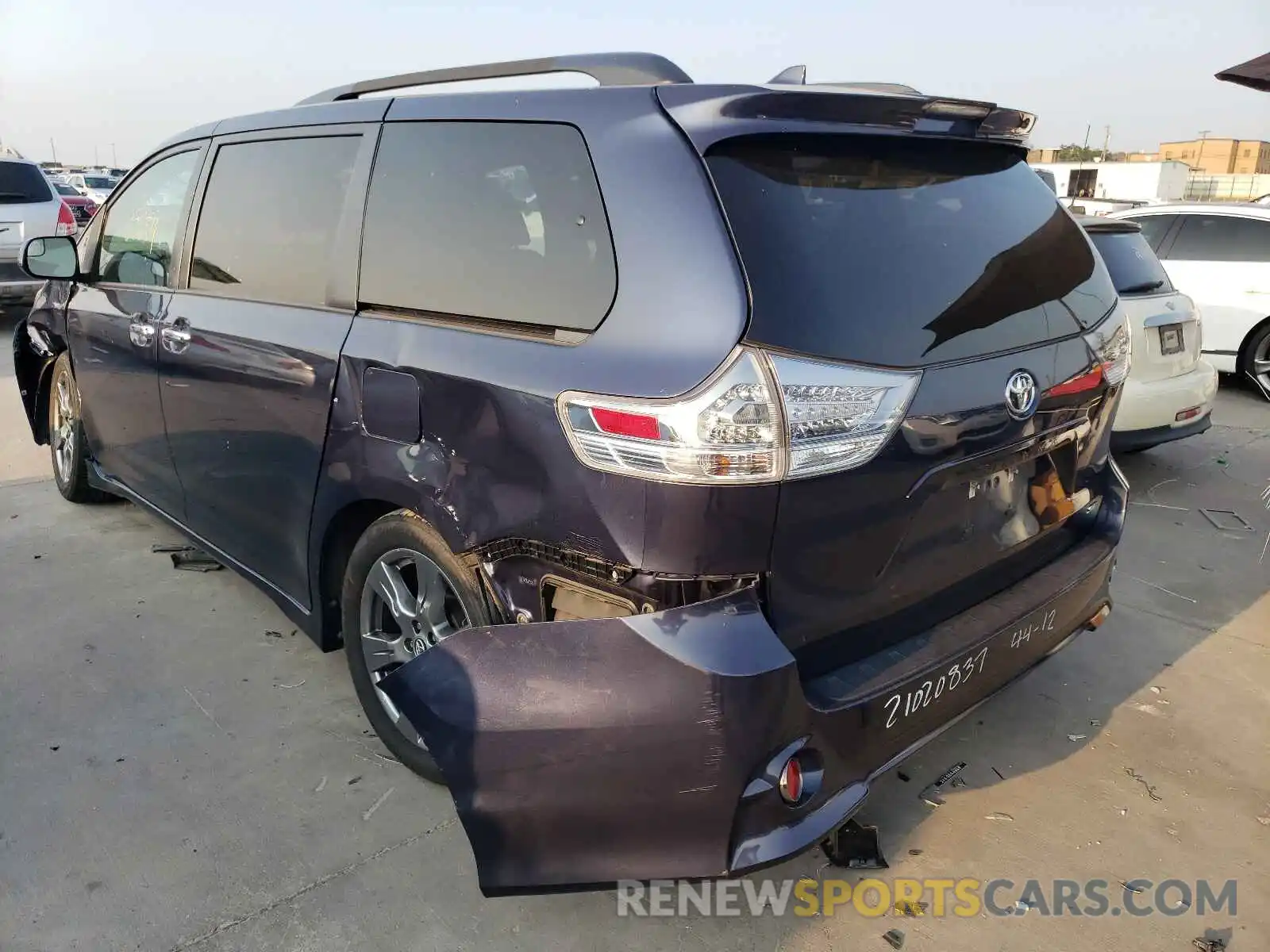 3 Фотография поврежденного автомобиля 5TDXZ3DC3KS978017 TOYOTA SIENNA 2019