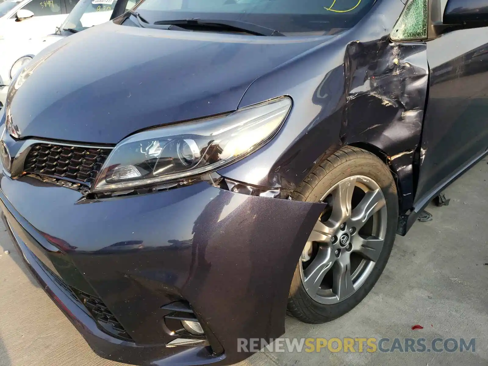 9 Photograph of a damaged car 5TDXZ3DC3KS978017 TOYOTA SIENNA 2019