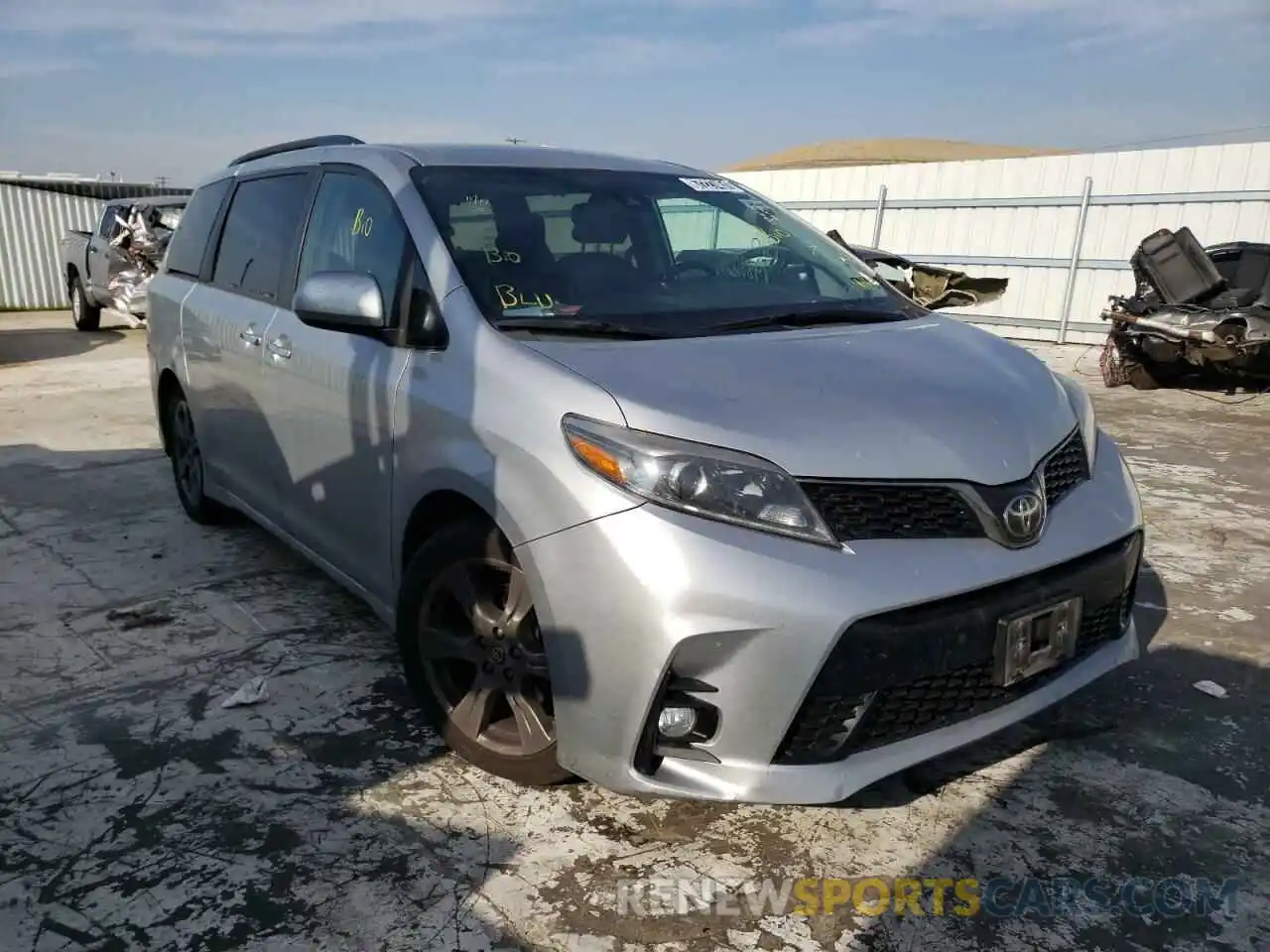 1 Фотография поврежденного автомобиля 5TDXZ3DC3KS985145 TOYOTA SIENNA 2019