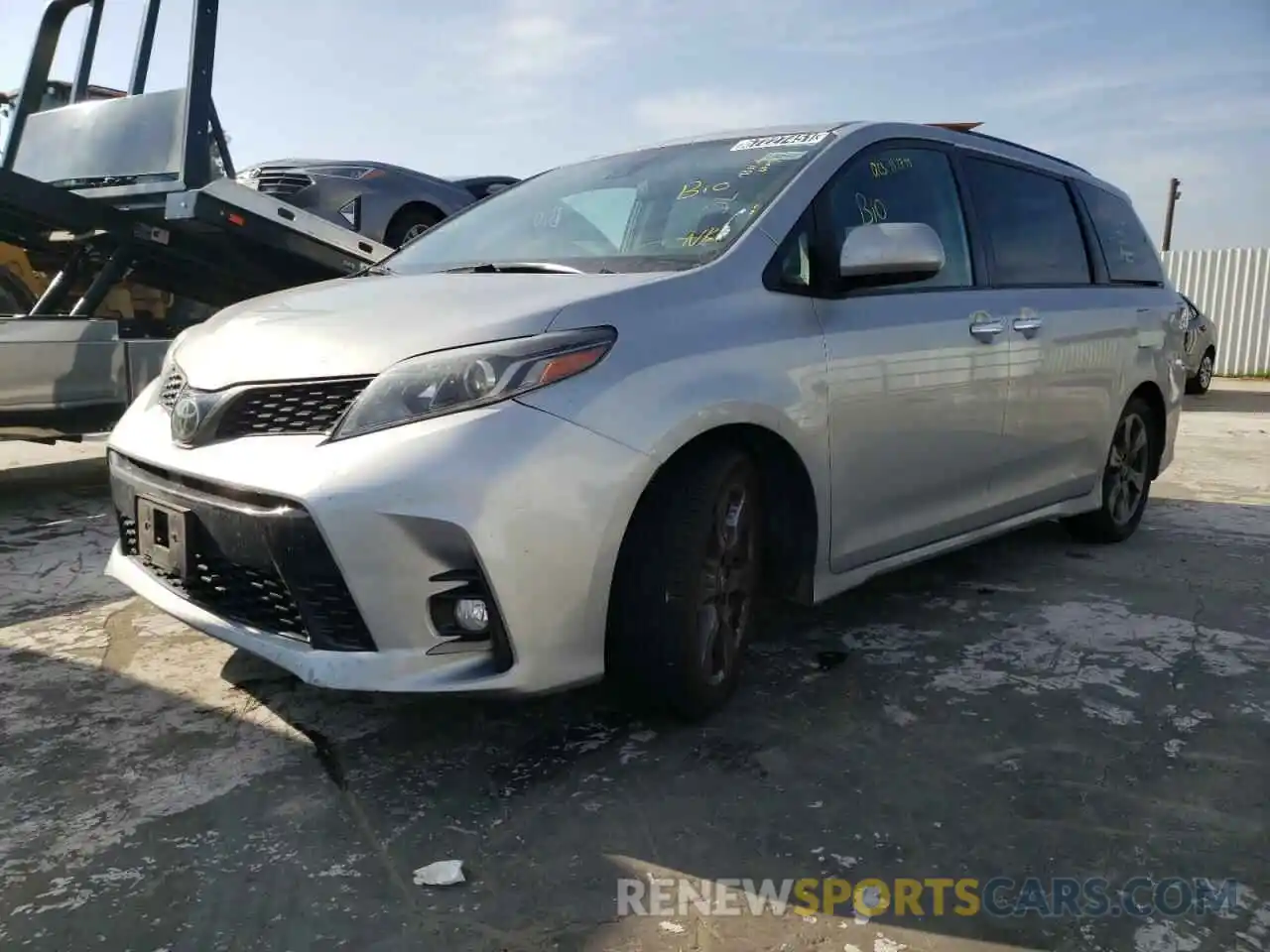 2 Фотография поврежденного автомобиля 5TDXZ3DC3KS985145 TOYOTA SIENNA 2019