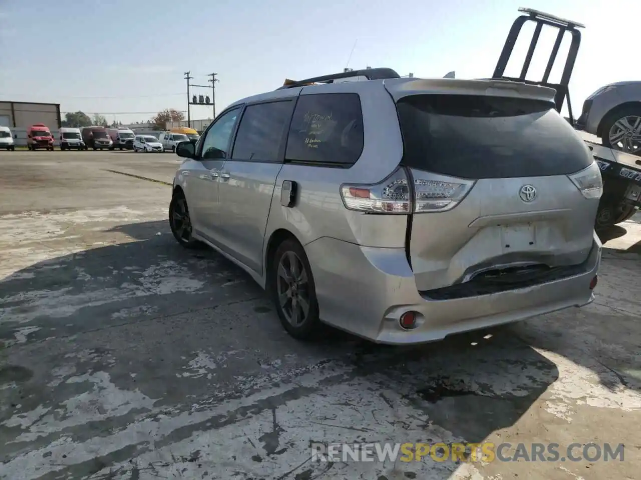 3 Фотография поврежденного автомобиля 5TDXZ3DC3KS985145 TOYOTA SIENNA 2019