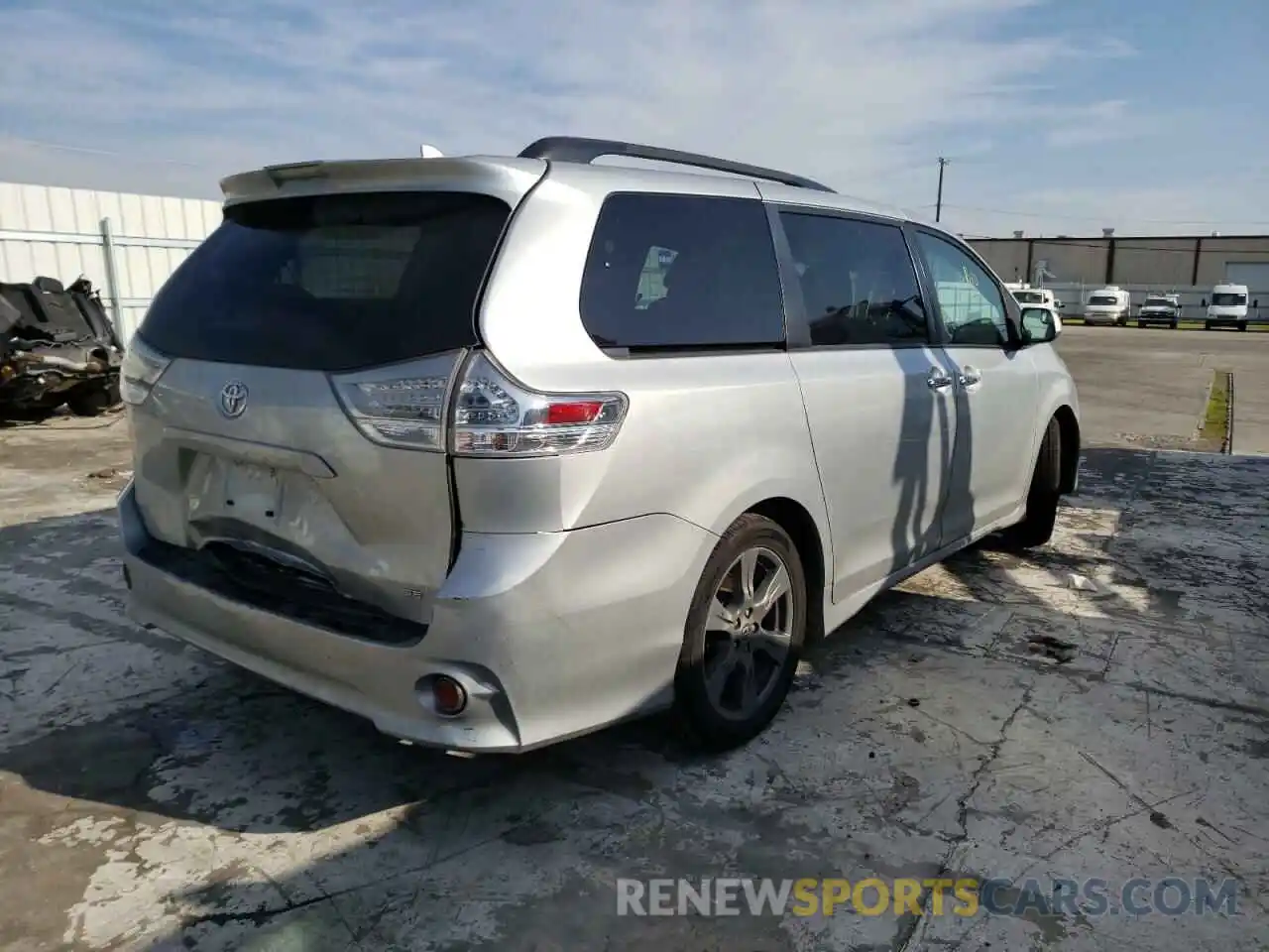 4 Фотография поврежденного автомобиля 5TDXZ3DC3KS985145 TOYOTA SIENNA 2019