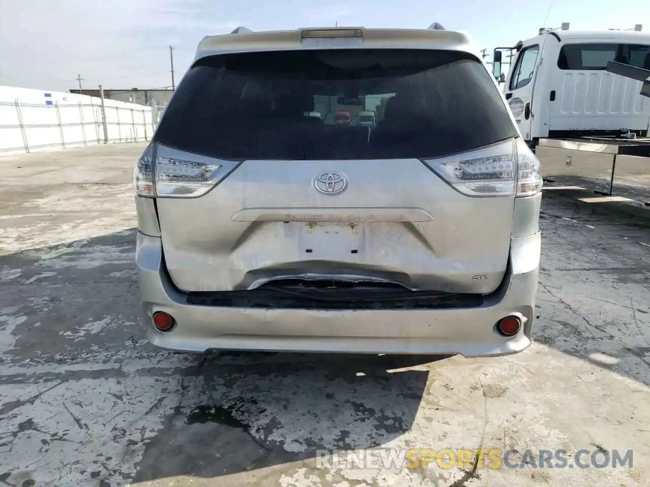 9 Фотография поврежденного автомобиля 5TDXZ3DC3KS985145 TOYOTA SIENNA 2019