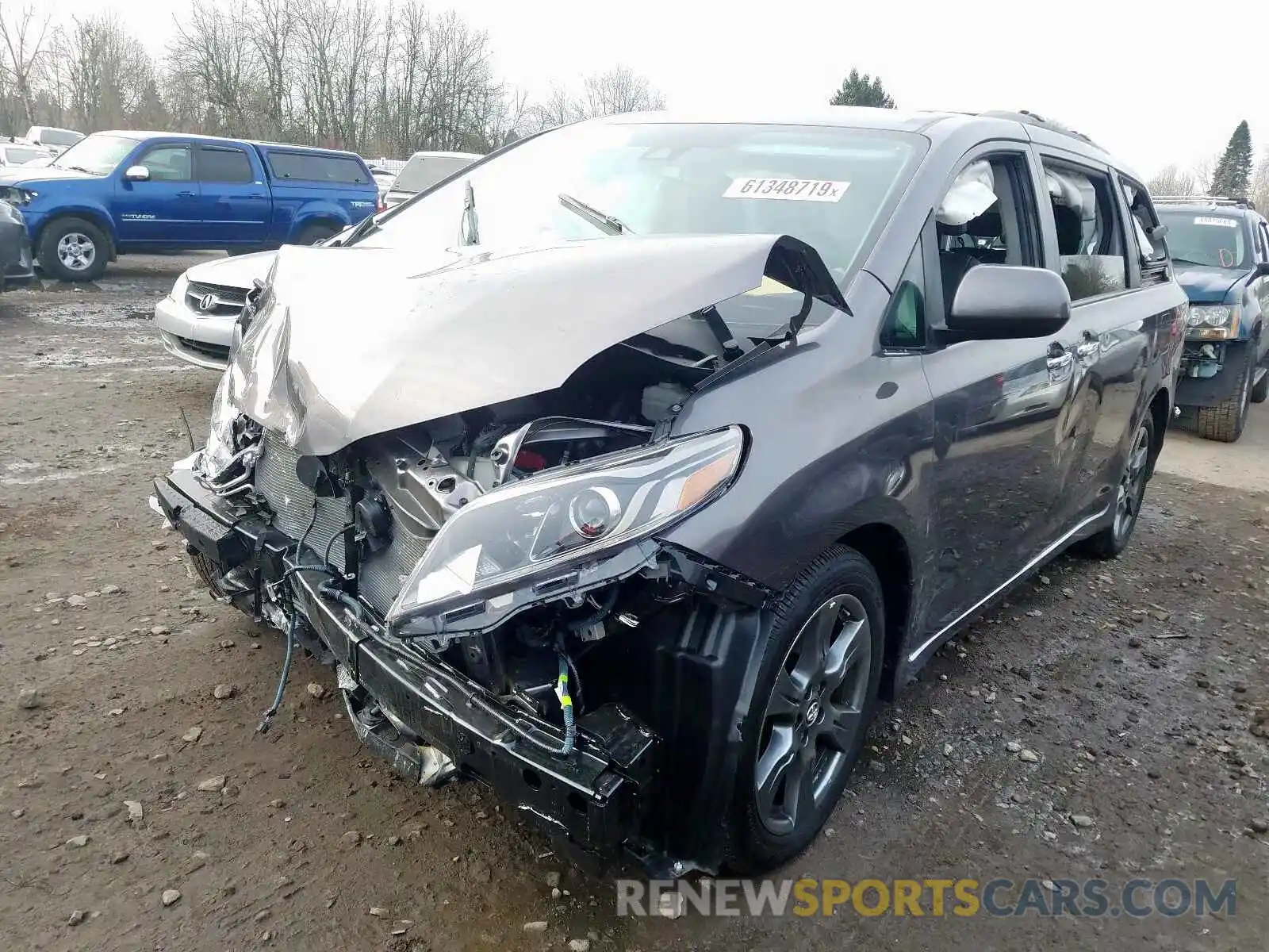 2 Photograph of a damaged car 5TDXZ3DC4KS014655 TOYOTA SIENNA 2019