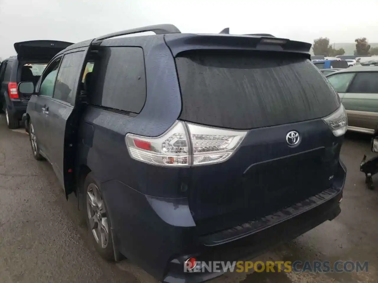 3 Фотография поврежденного автомобиля 5TDXZ3DC4KS016826 TOYOTA SIENNA 2019