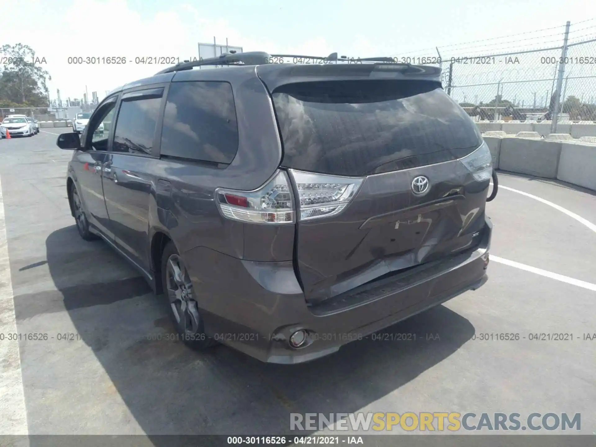 3 Photograph of a damaged car 5TDXZ3DC4KS971612 TOYOTA SIENNA 2019