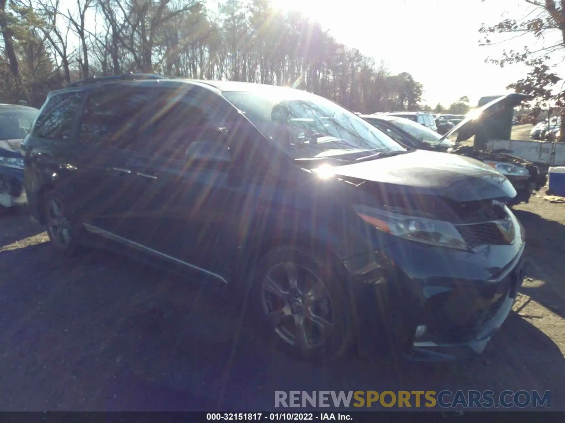 1 Photograph of a damaged car 5TDXZ3DC4KS974820 TOYOTA SIENNA 2019