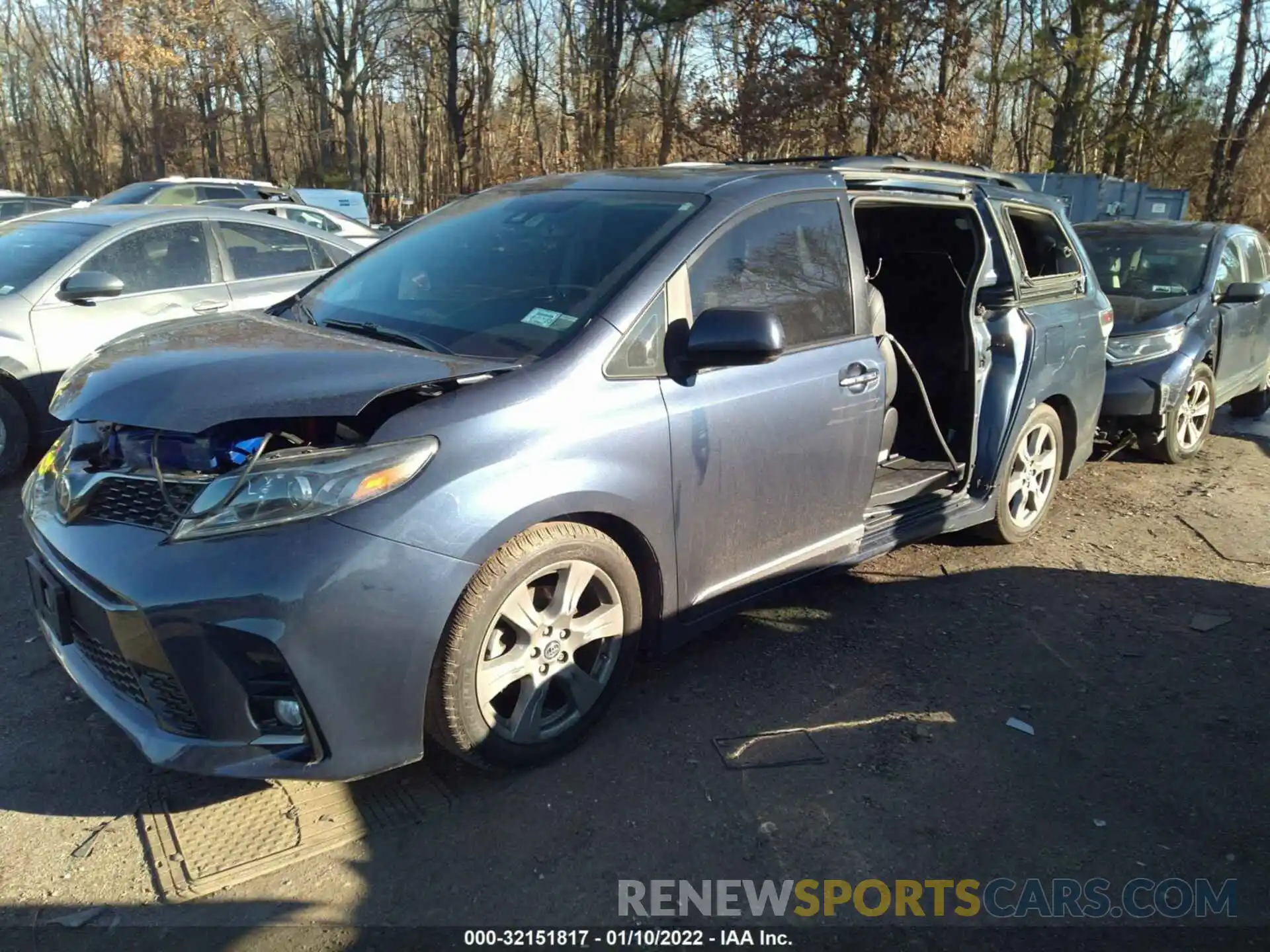 2 Фотография поврежденного автомобиля 5TDXZ3DC4KS974820 TOYOTA SIENNA 2019