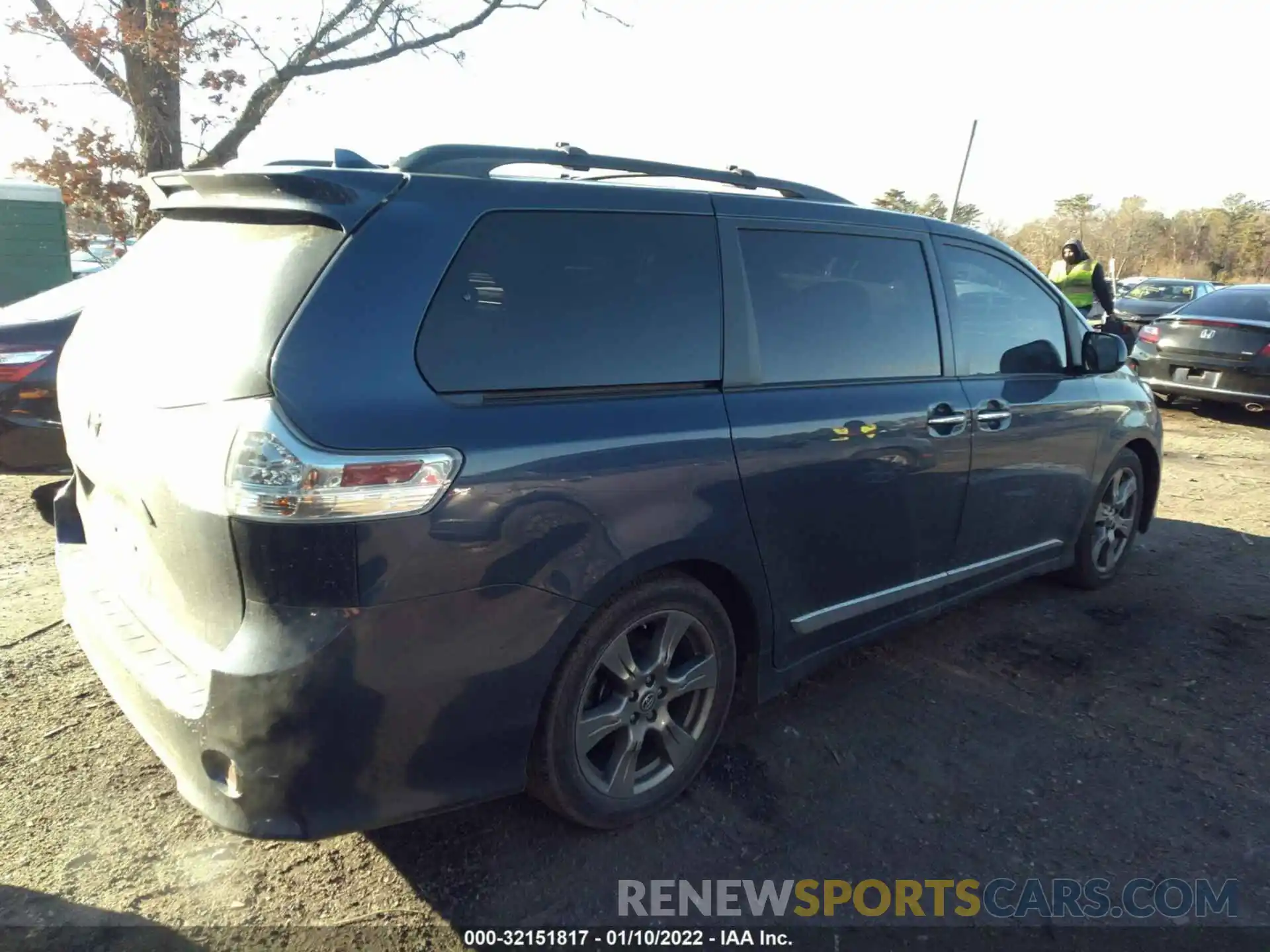 4 Фотография поврежденного автомобиля 5TDXZ3DC4KS974820 TOYOTA SIENNA 2019