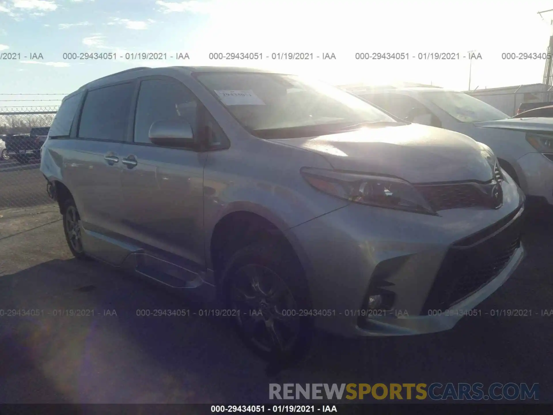 1 Photograph of a damaged car 5TDXZ3DC4KS977717 TOYOTA SIENNA 2019