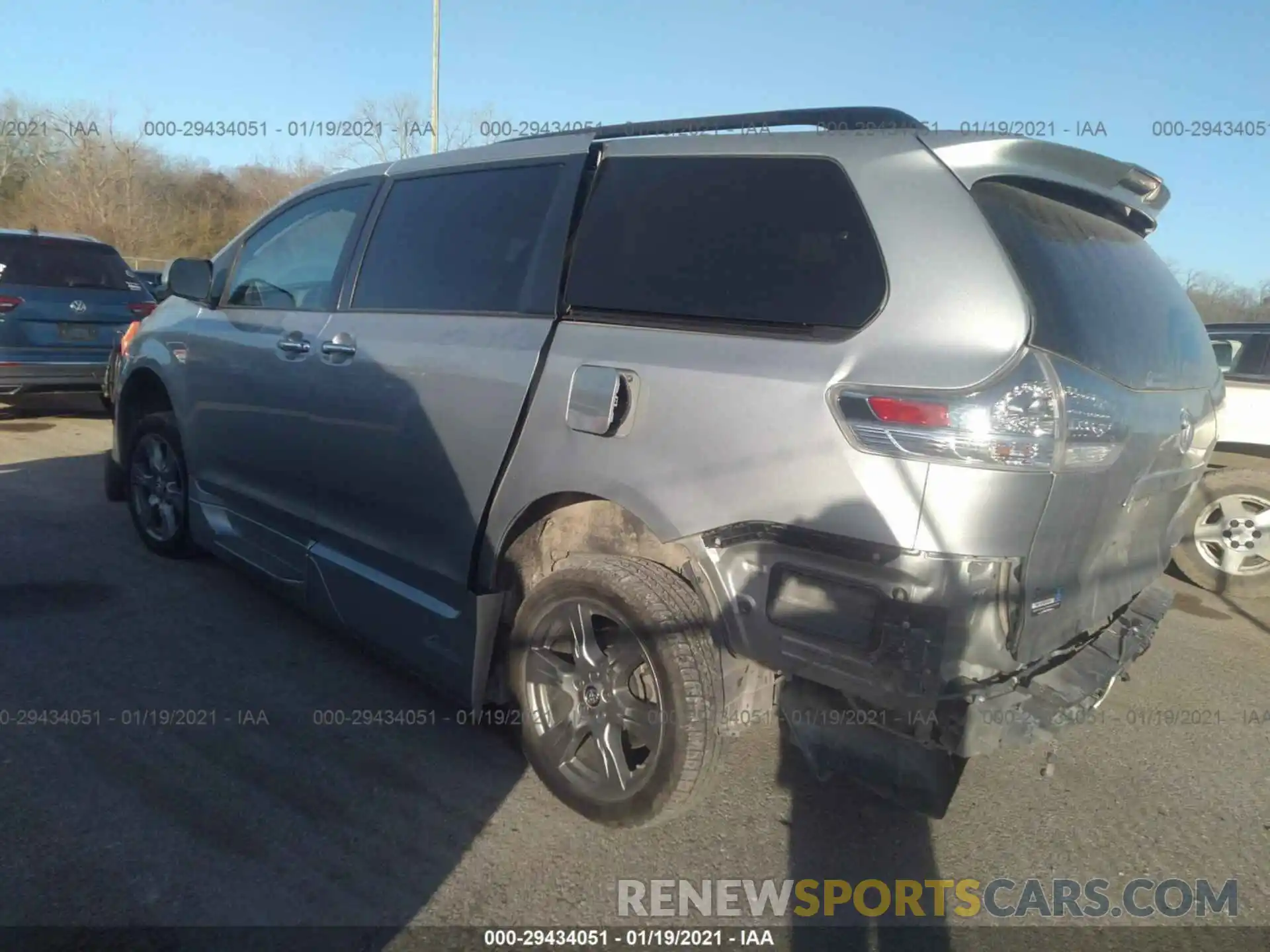 3 Фотография поврежденного автомобиля 5TDXZ3DC4KS977717 TOYOTA SIENNA 2019