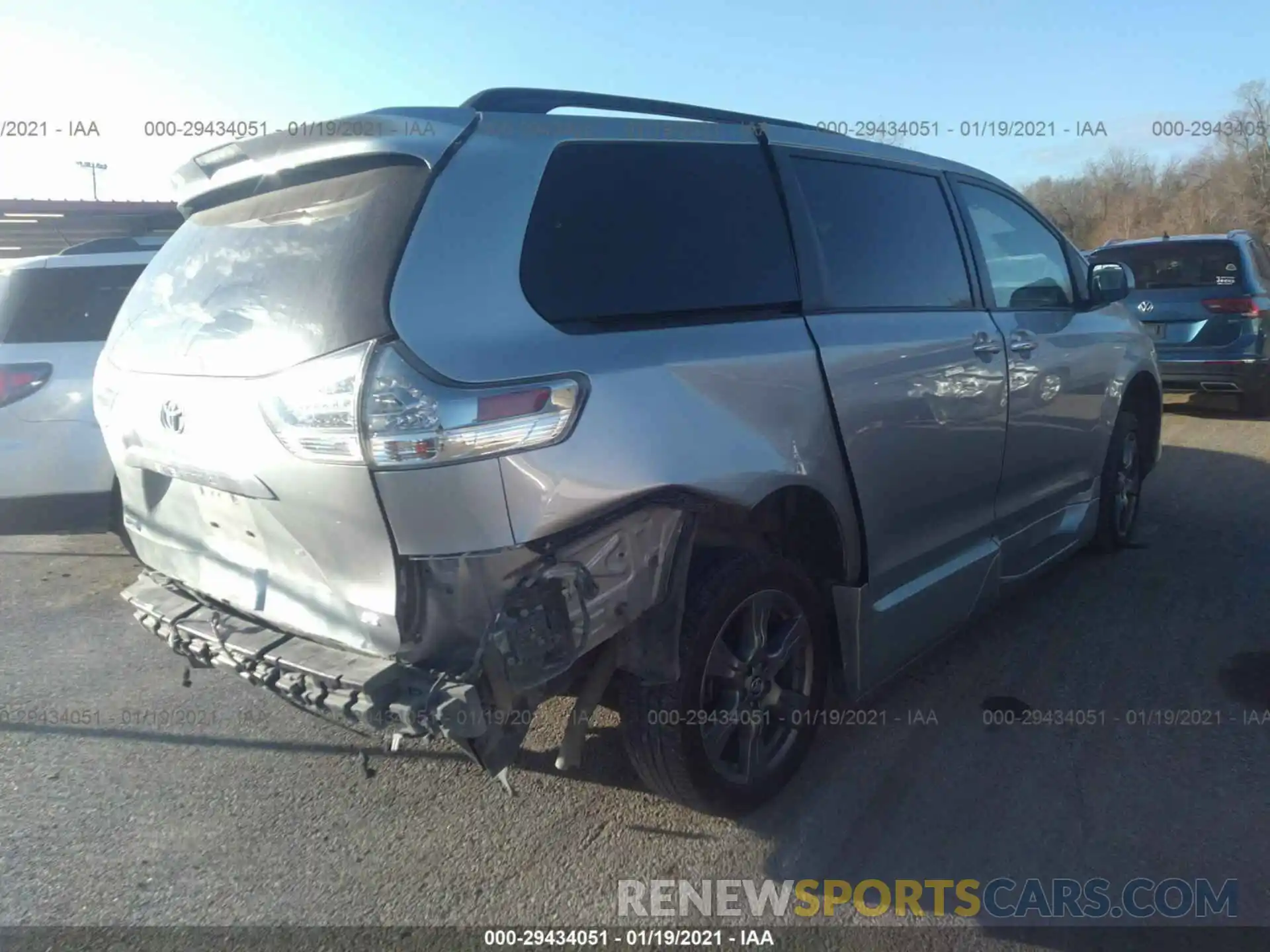 4 Фотография поврежденного автомобиля 5TDXZ3DC4KS977717 TOYOTA SIENNA 2019