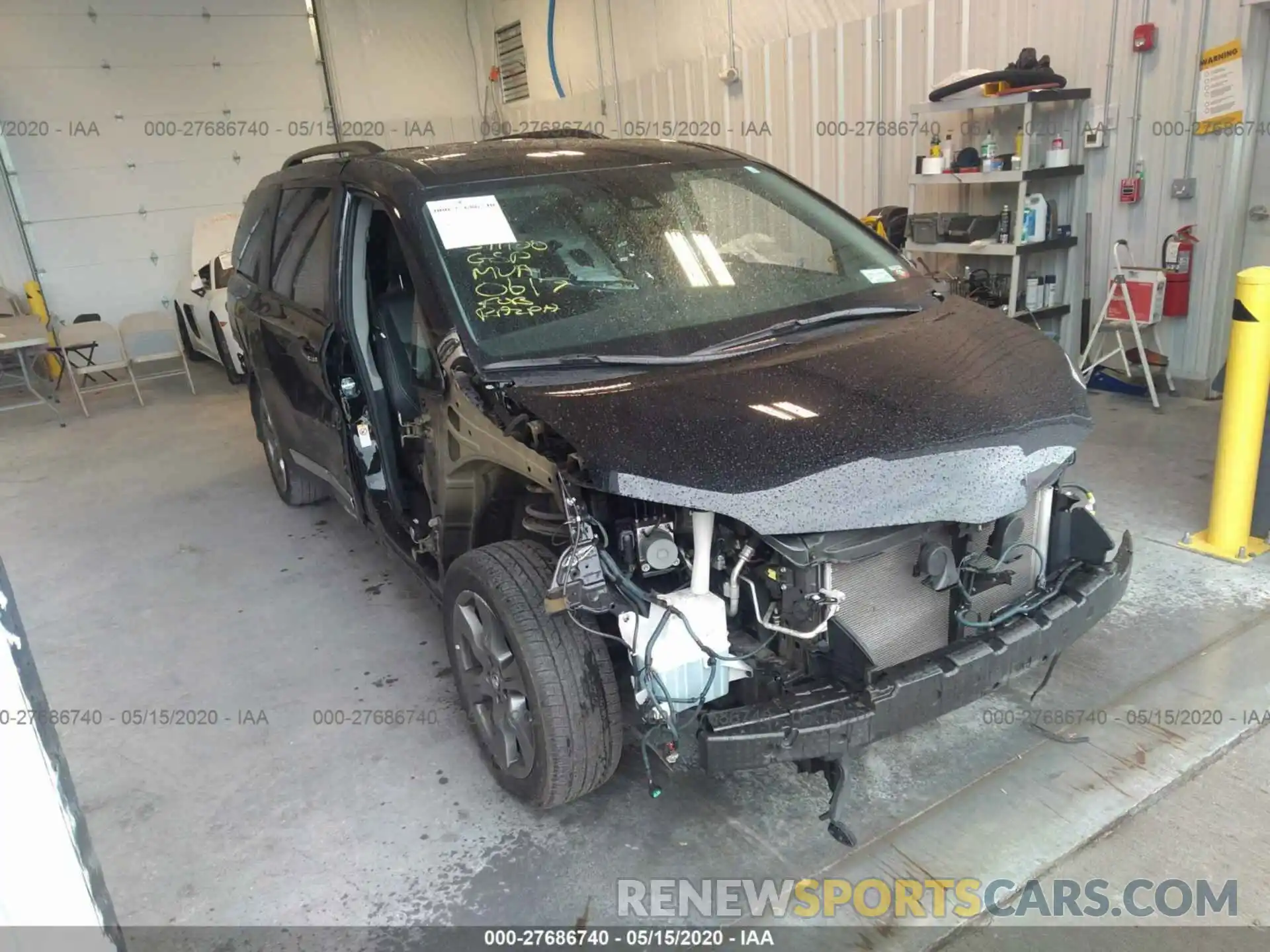 1 Photograph of a damaged car 5TDXZ3DC4KS980617 TOYOTA SIENNA 2019