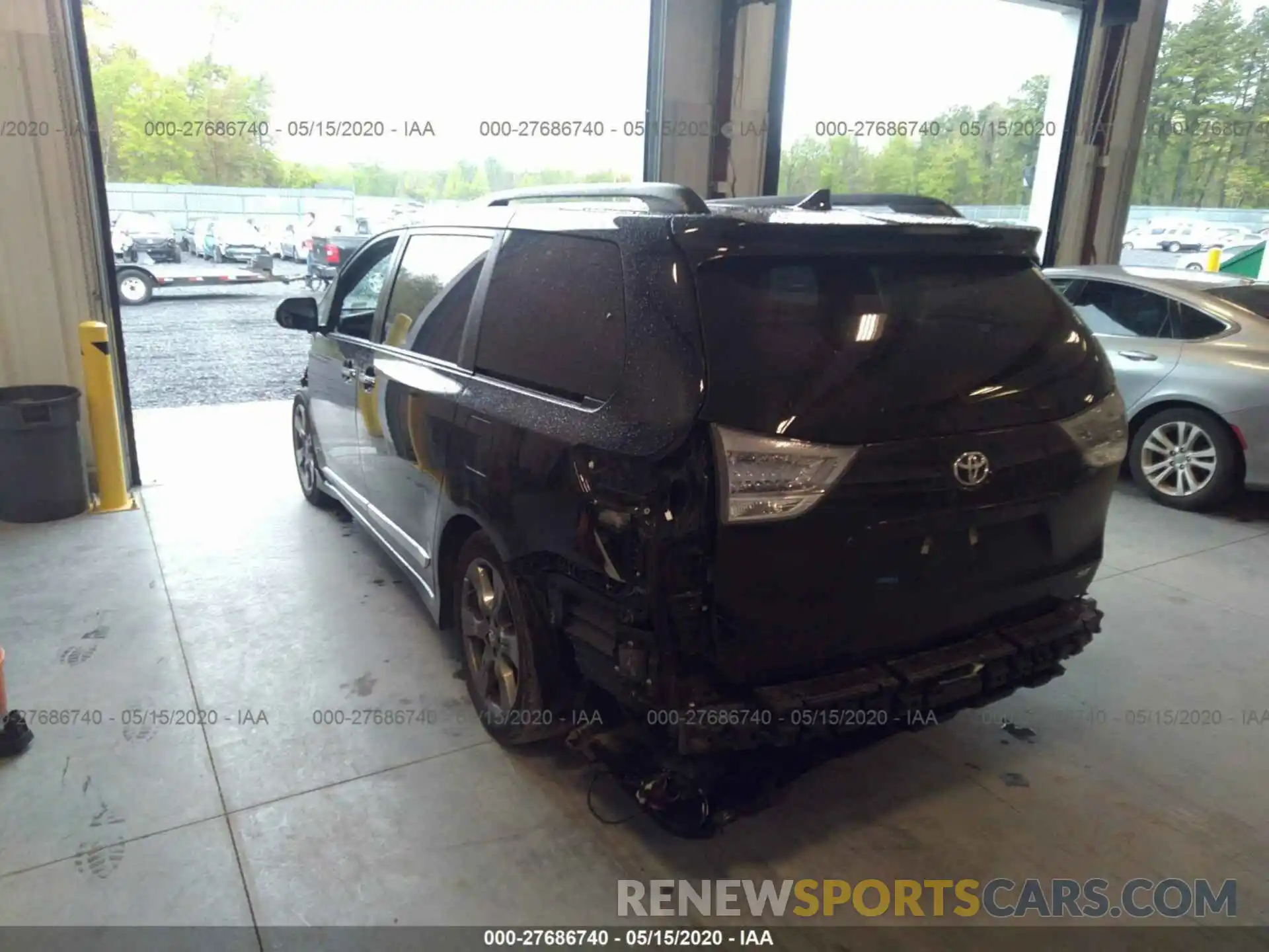 3 Photograph of a damaged car 5TDXZ3DC4KS980617 TOYOTA SIENNA 2019