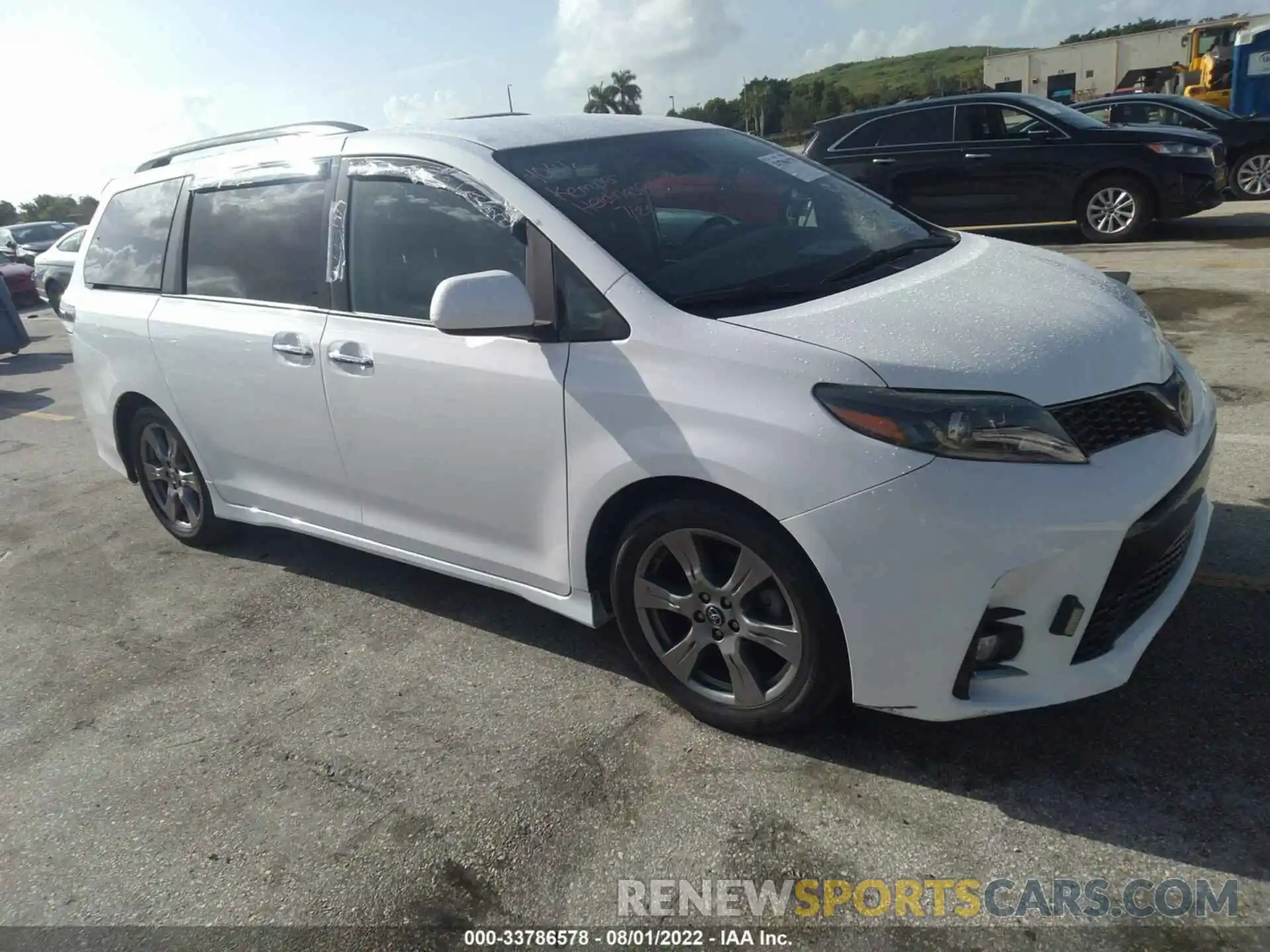 1 Photograph of a damaged car 5TDXZ3DC4KS984974 TOYOTA SIENNA 2019