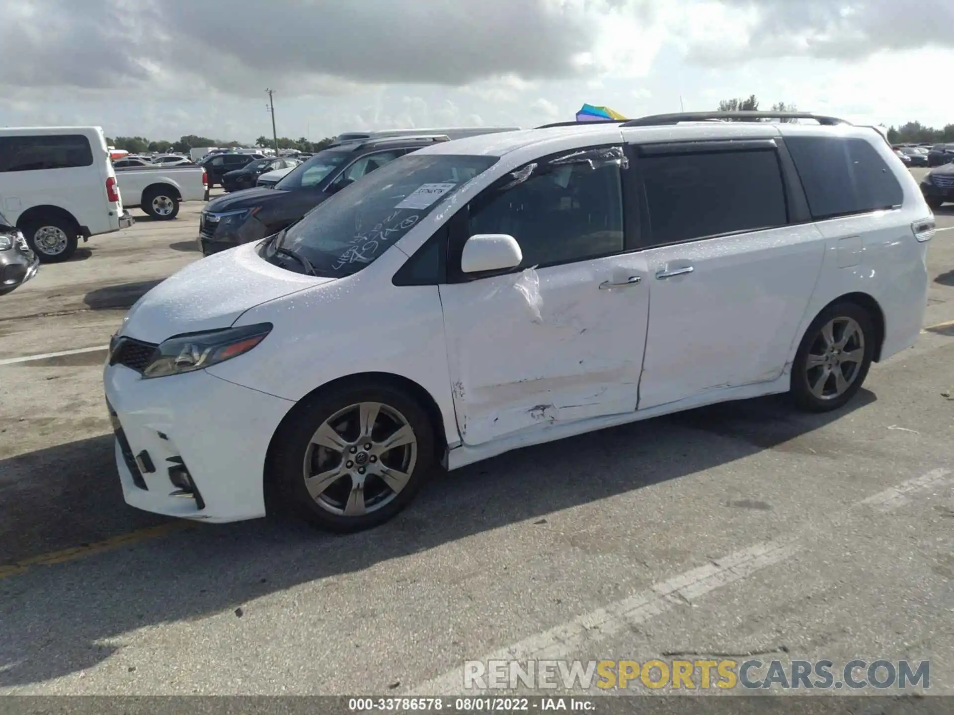 2 Photograph of a damaged car 5TDXZ3DC4KS984974 TOYOTA SIENNA 2019