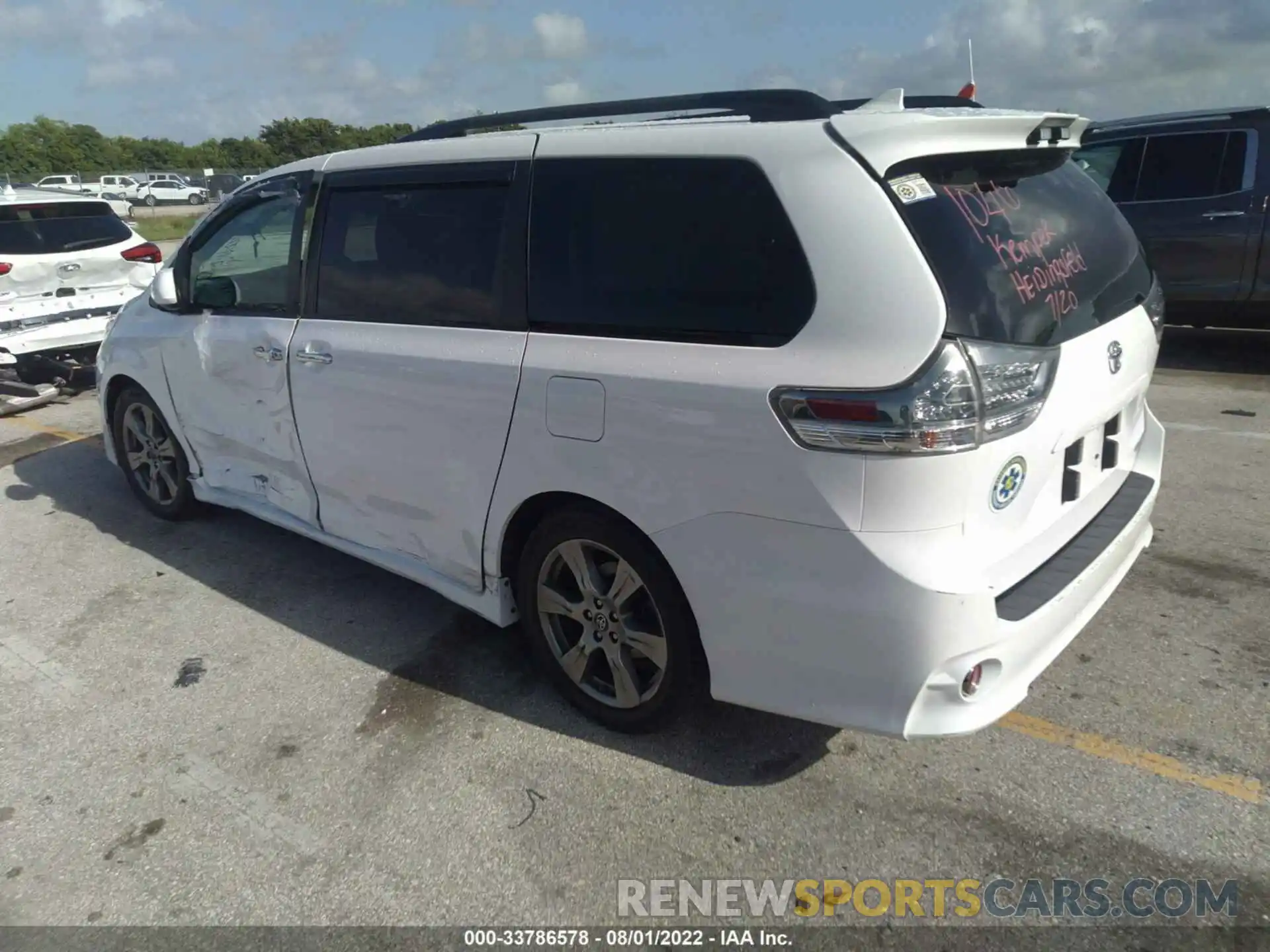 3 Photograph of a damaged car 5TDXZ3DC4KS984974 TOYOTA SIENNA 2019