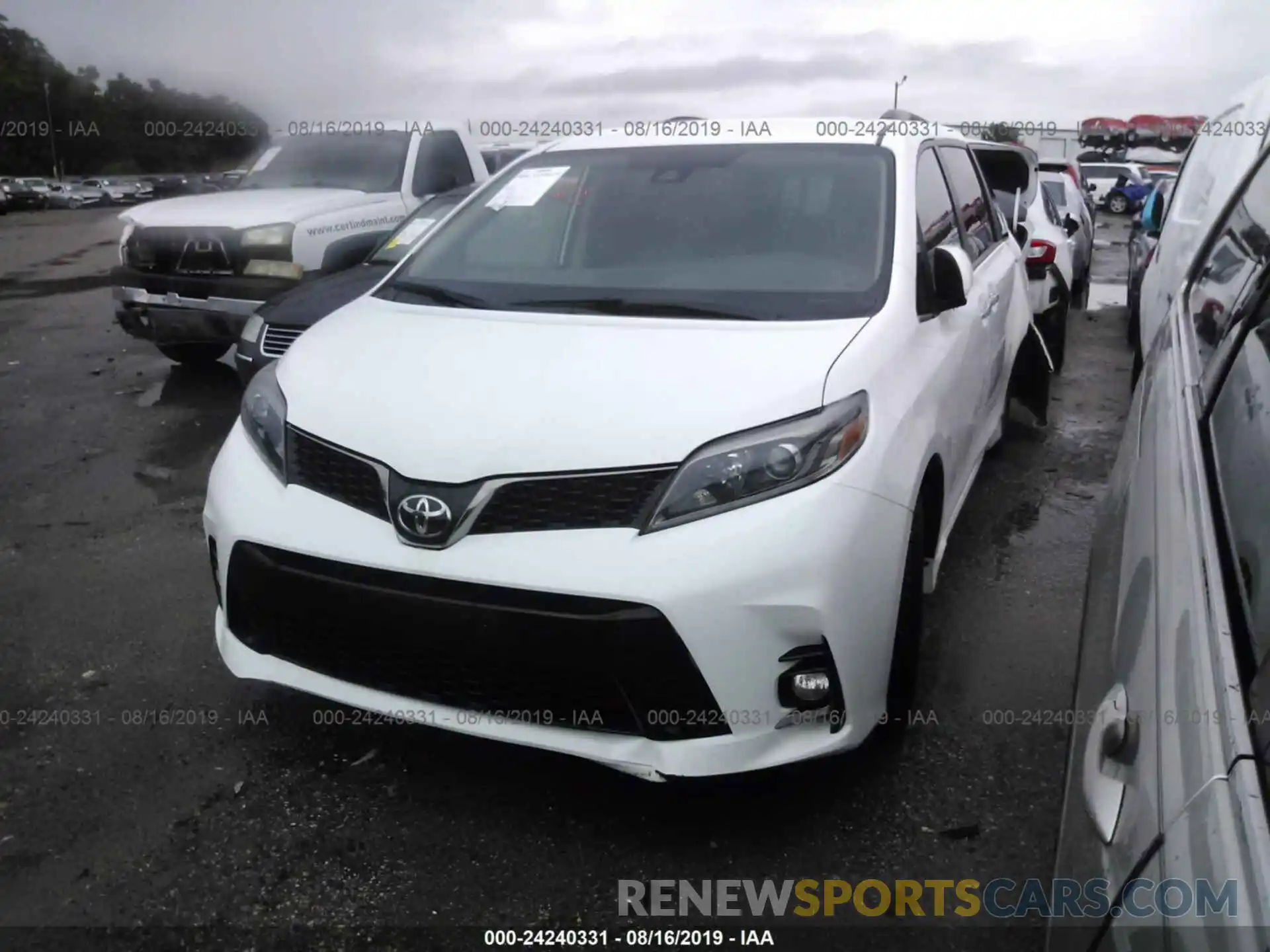 2 Photograph of a damaged car 5TDXZ3DC4KS985803 TOYOTA SIENNA 2019