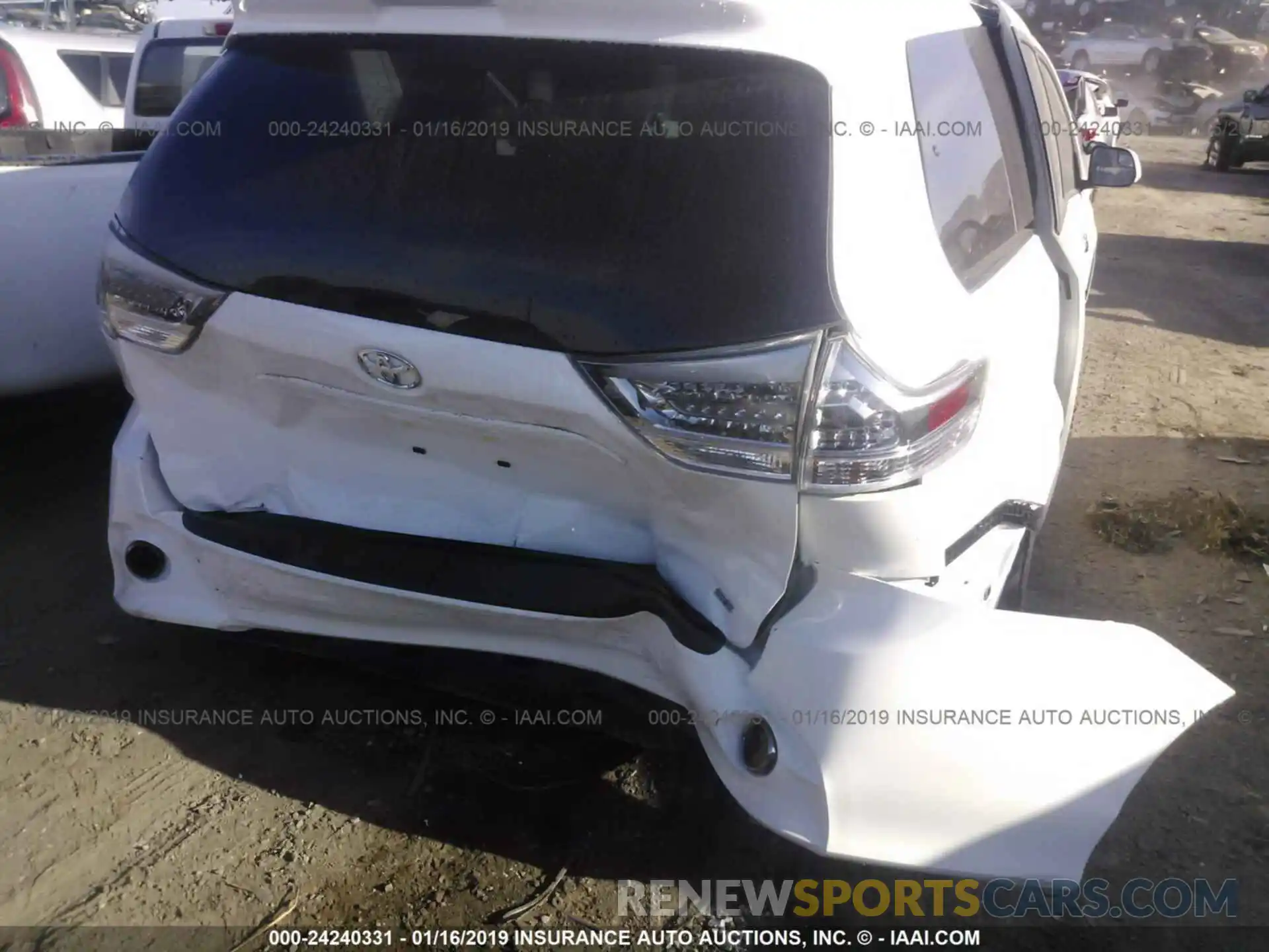 6 Photograph of a damaged car 5TDXZ3DC4KS985803 TOYOTA SIENNA 2019