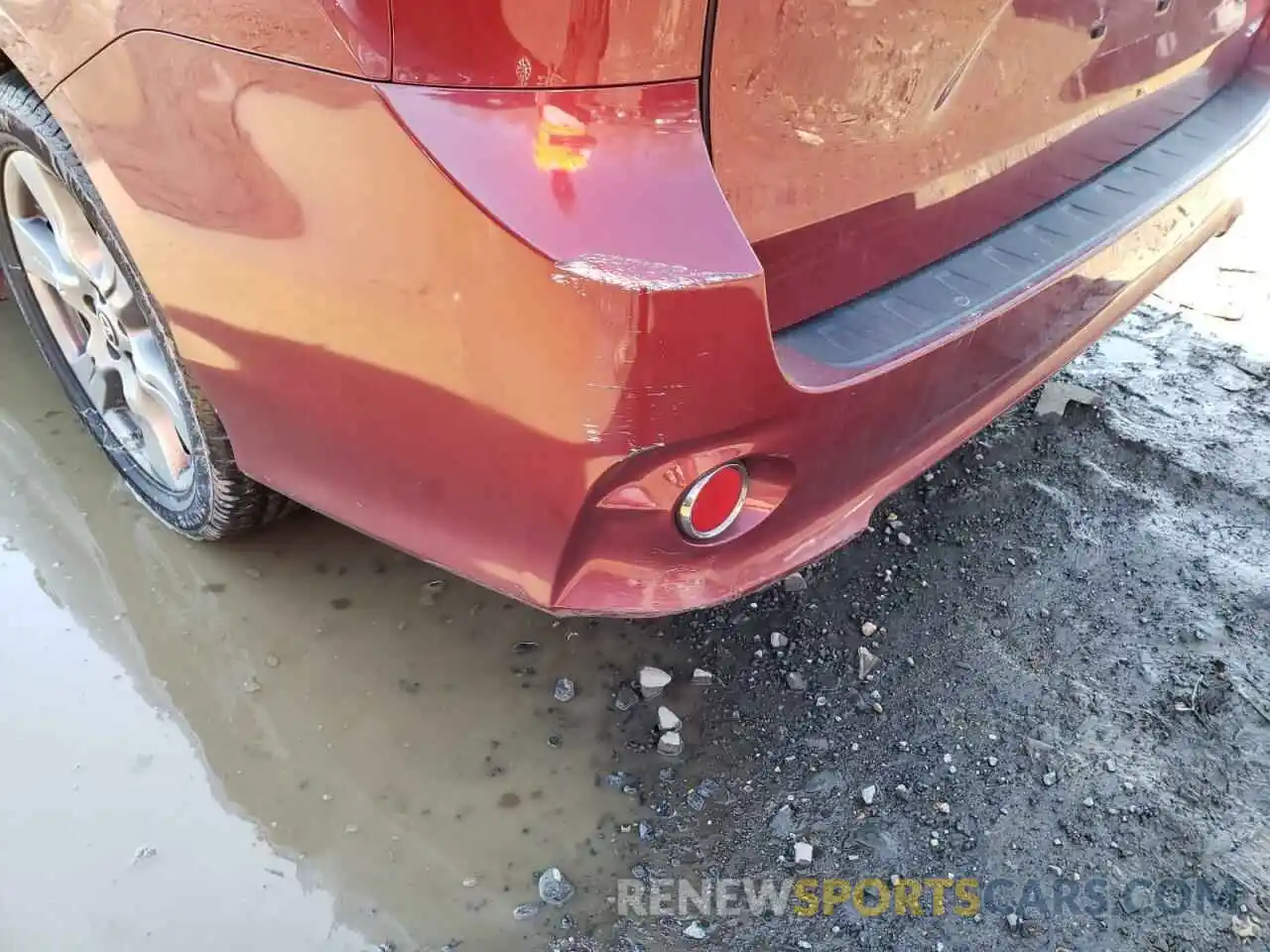 9 Photograph of a damaged car 5TDXZ3DC4KS986093 TOYOTA SIENNA 2019