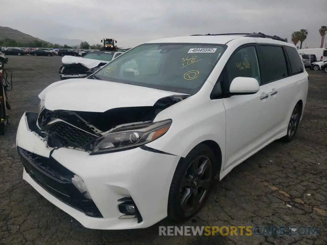 2 Photograph of a damaged car 5TDXZ3DC4KS991584 TOYOTA SIENNA 2019