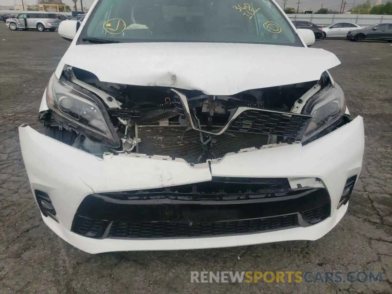 9 Photograph of a damaged car 5TDXZ3DC4KS991584 TOYOTA SIENNA 2019