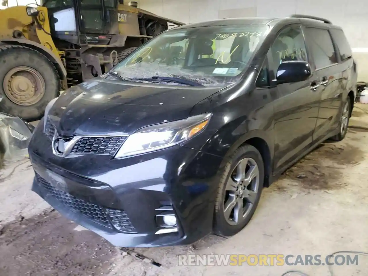 2 Photograph of a damaged car 5TDXZ3DC4KS998275 TOYOTA SIENNA 2019