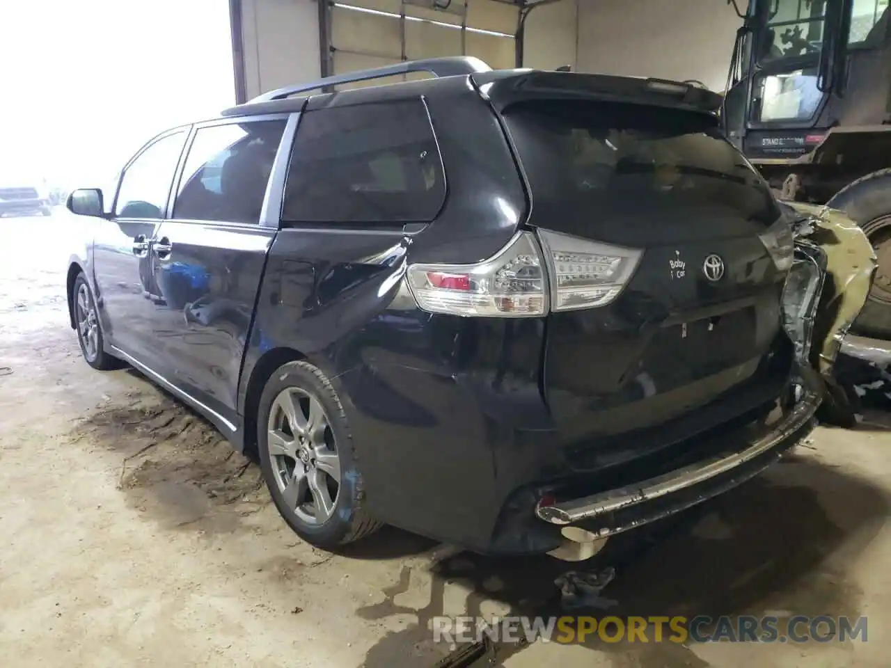 3 Photograph of a damaged car 5TDXZ3DC4KS998275 TOYOTA SIENNA 2019