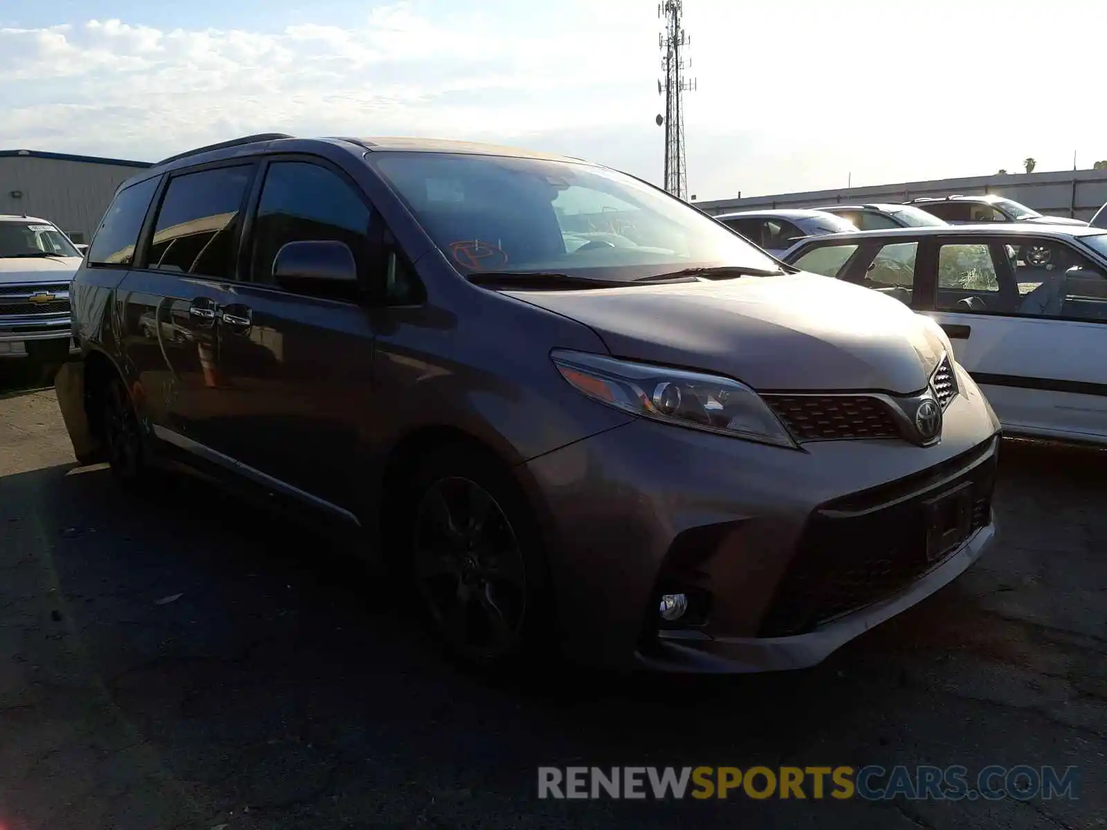 1 Photograph of a damaged car 5TDXZ3DC5KS004393 TOYOTA SIENNA 2019