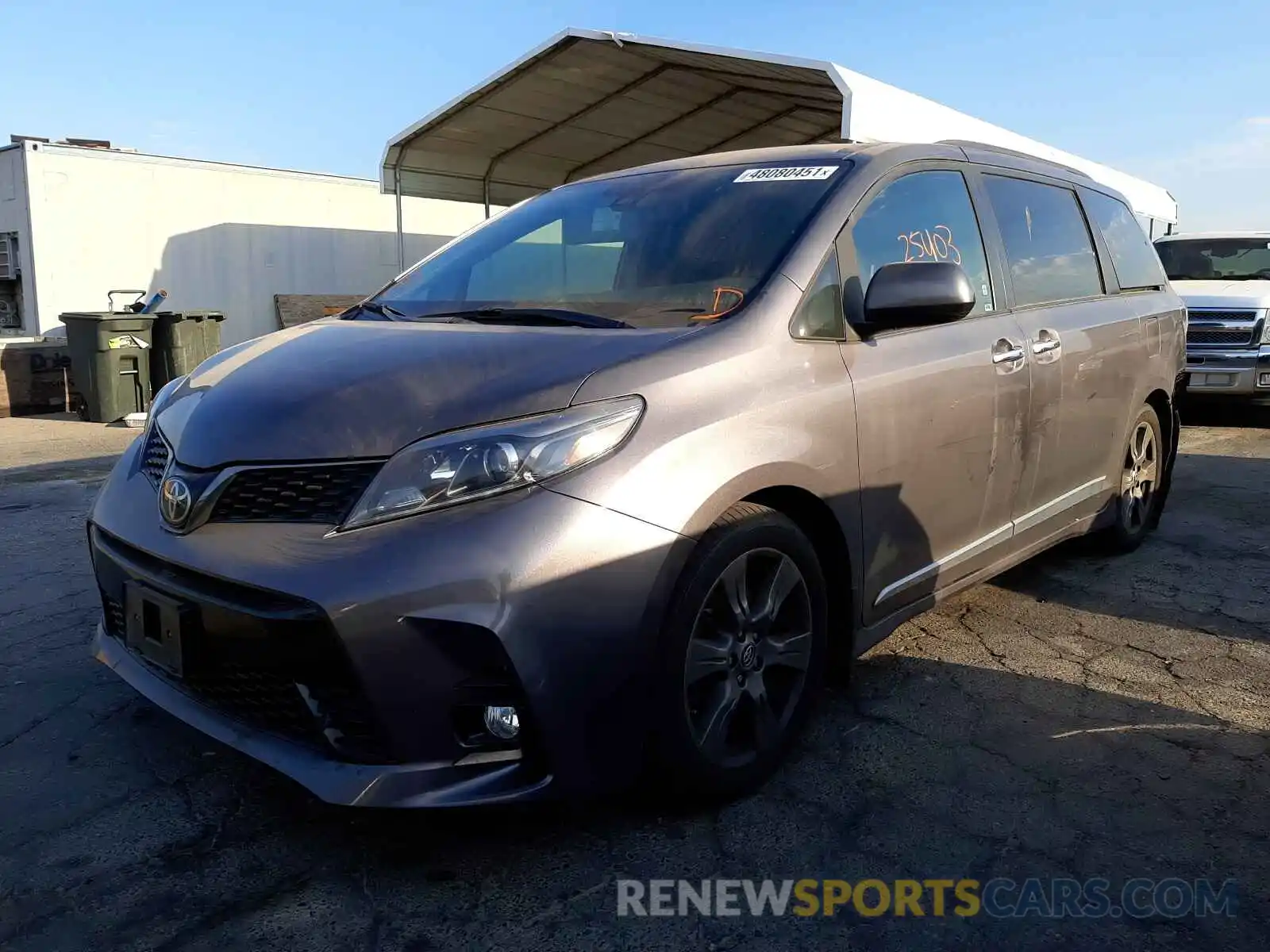 2 Фотография поврежденного автомобиля 5TDXZ3DC5KS004393 TOYOTA SIENNA 2019