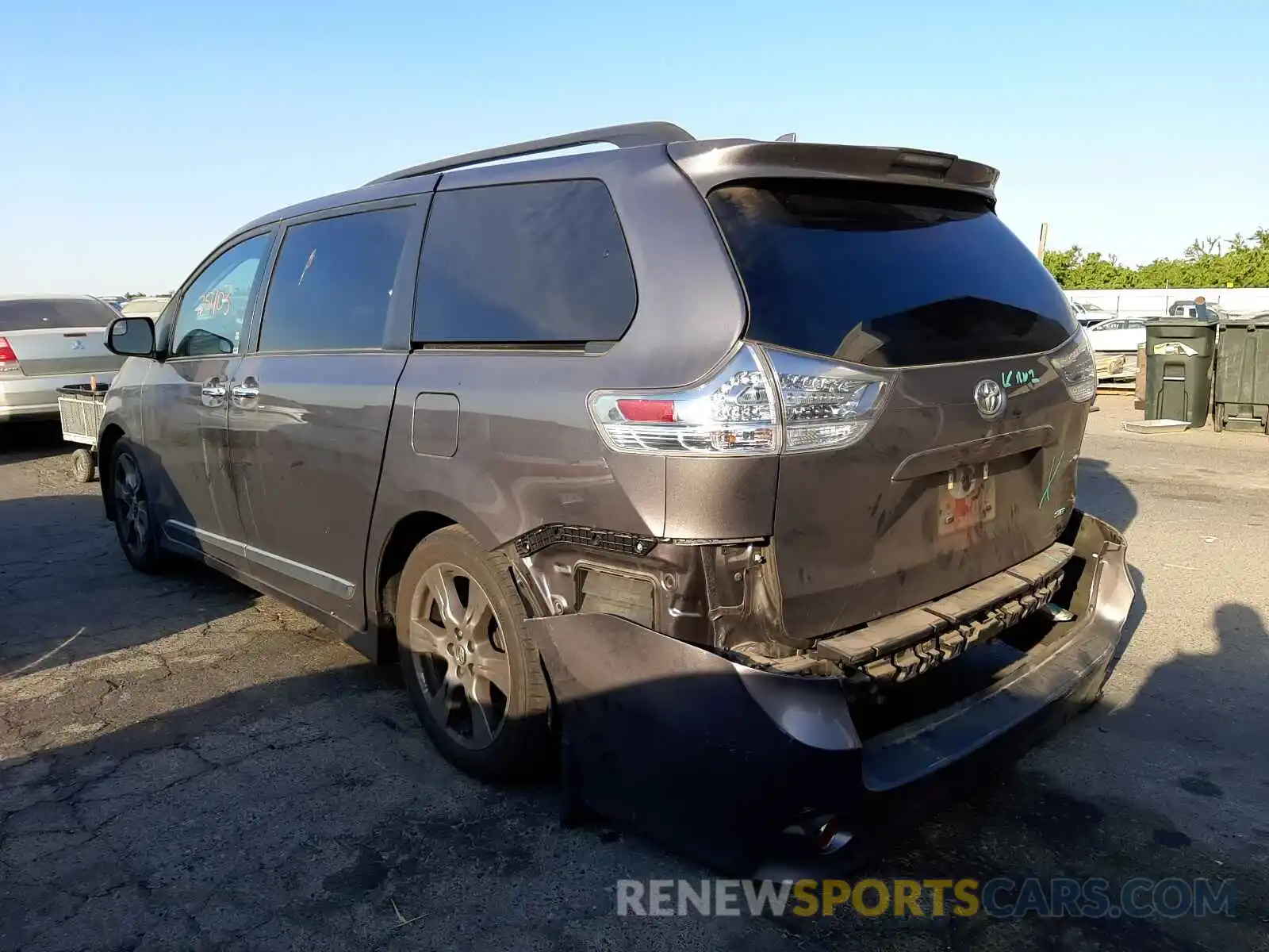 3 Фотография поврежденного автомобиля 5TDXZ3DC5KS004393 TOYOTA SIENNA 2019