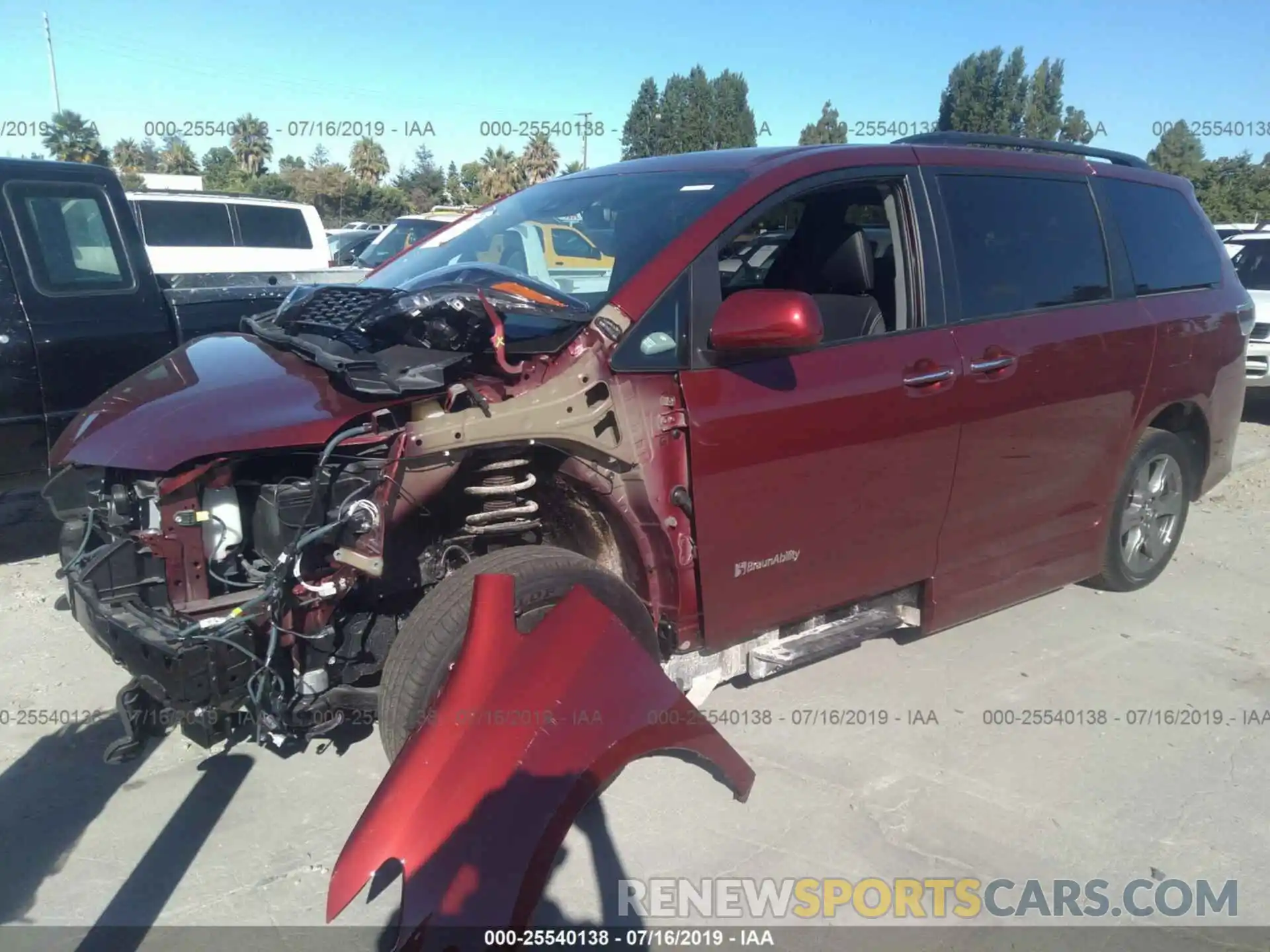 2 Photograph of a damaged car 5TDXZ3DC5KS007908 TOYOTA SIENNA 2019