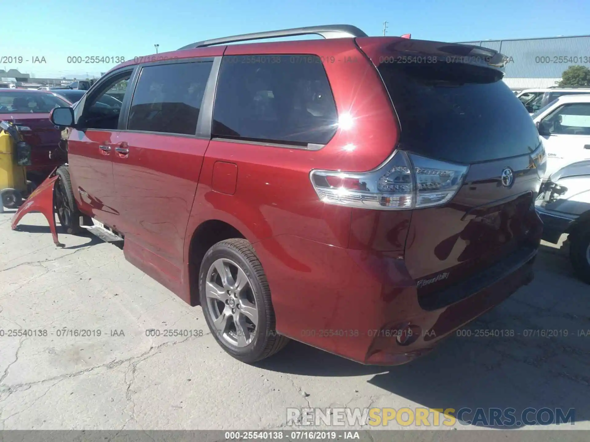 3 Фотография поврежденного автомобиля 5TDXZ3DC5KS007908 TOYOTA SIENNA 2019