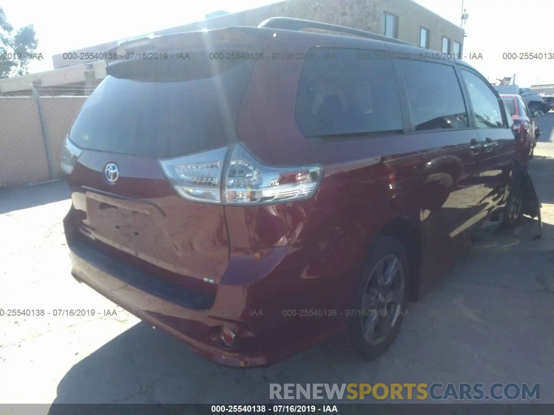 4 Фотография поврежденного автомобиля 5TDXZ3DC5KS007908 TOYOTA SIENNA 2019