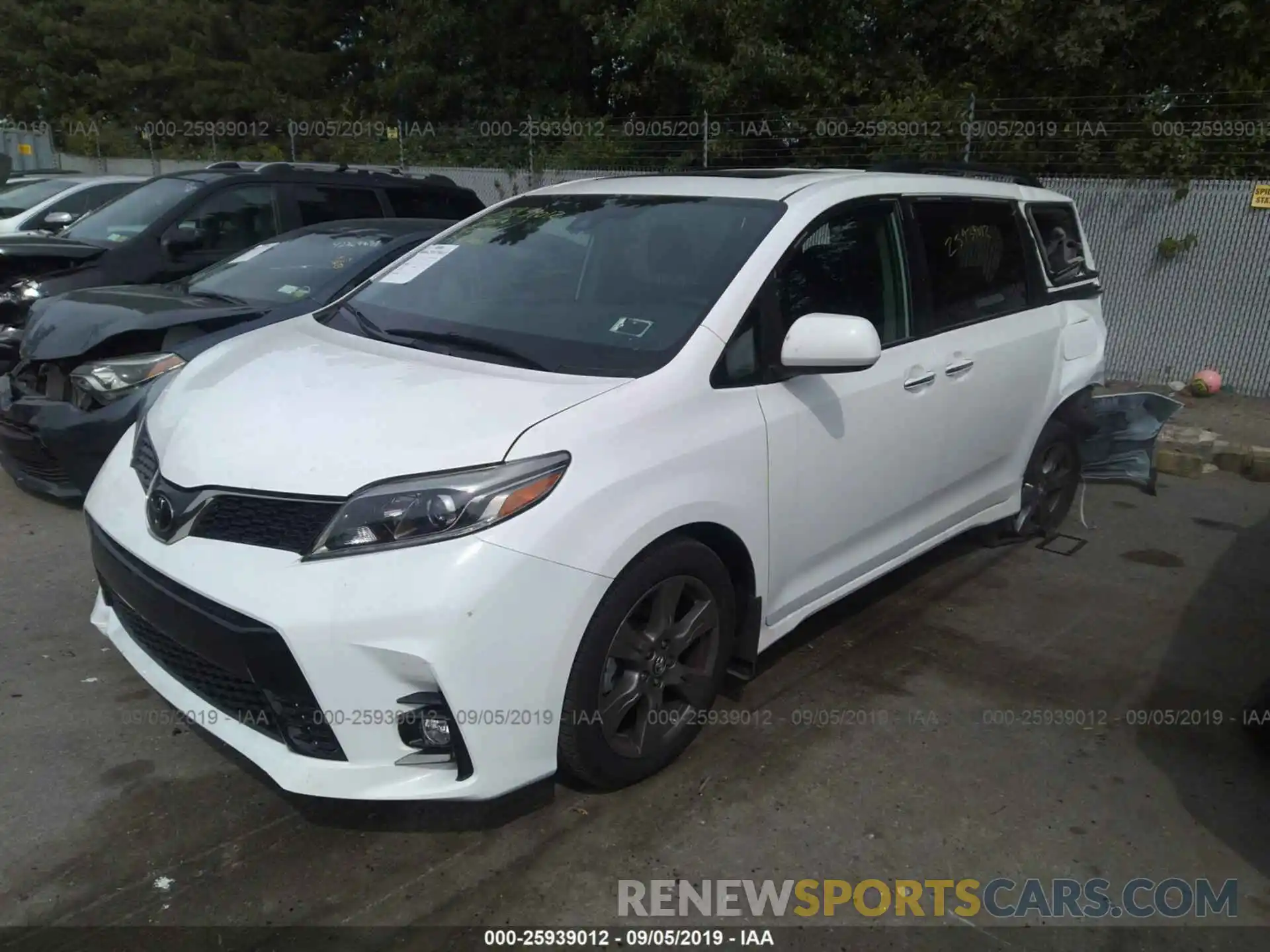 2 Фотография поврежденного автомобиля 5TDXZ3DC5KS016429 TOYOTA SIENNA 2019