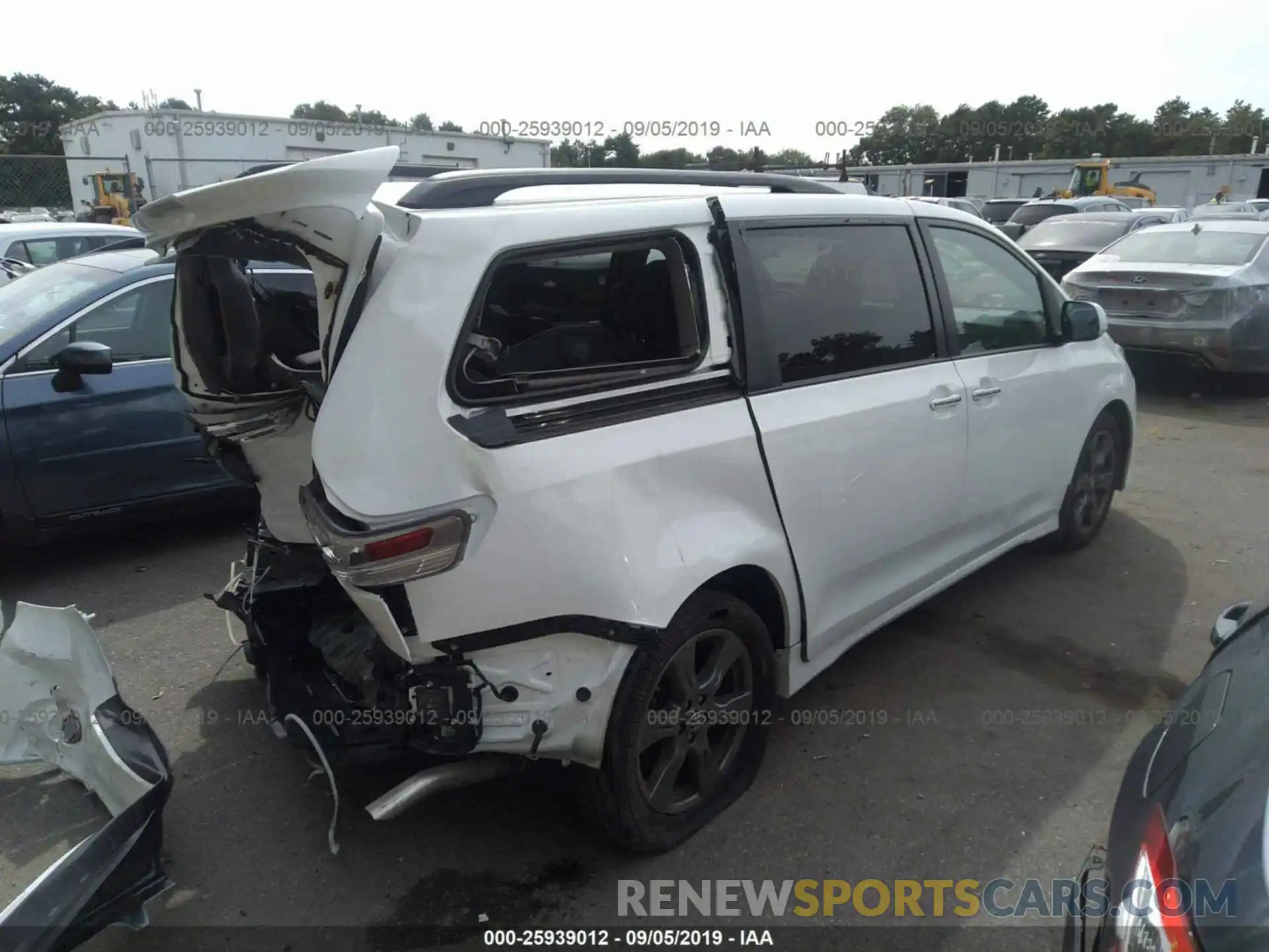 4 Фотография поврежденного автомобиля 5TDXZ3DC5KS016429 TOYOTA SIENNA 2019