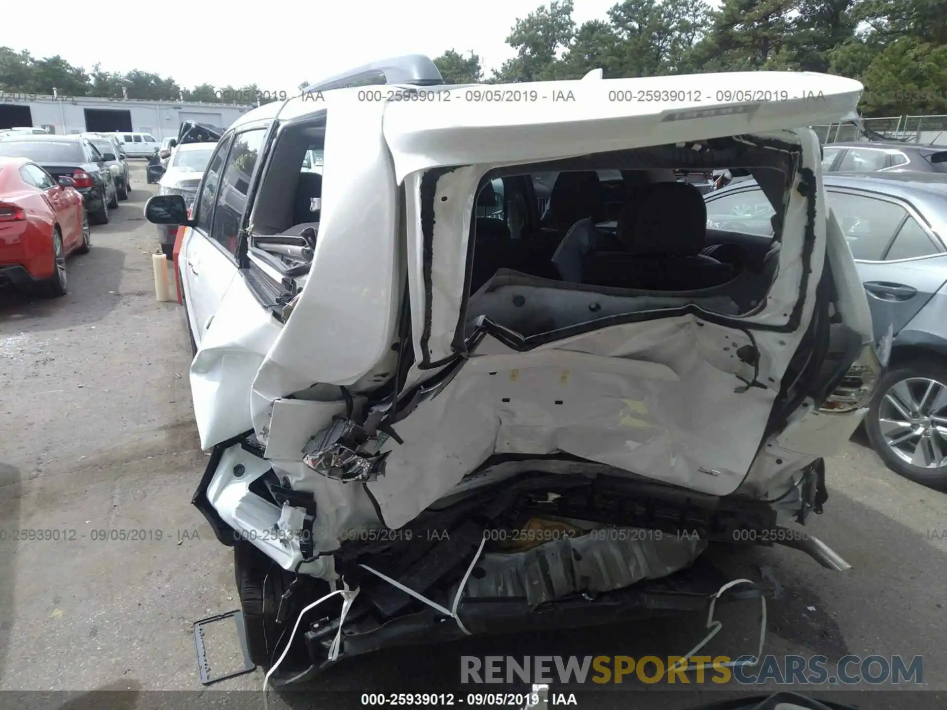 6 Photograph of a damaged car 5TDXZ3DC5KS016429 TOYOTA SIENNA 2019