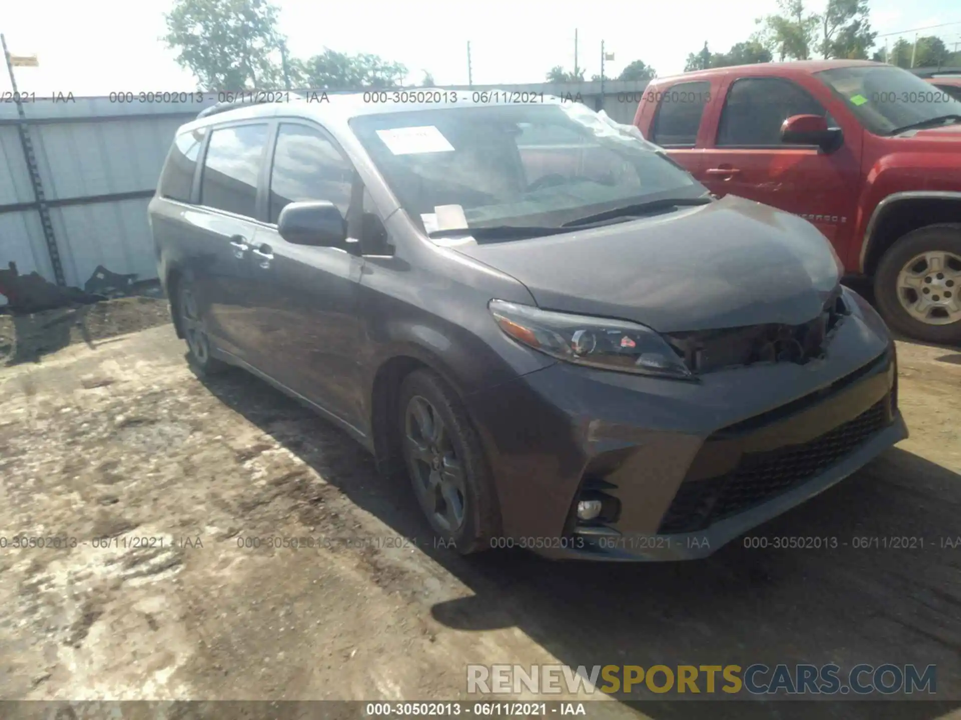 1 Photograph of a damaged car 5TDXZ3DC5KS969173 TOYOTA SIENNA 2019