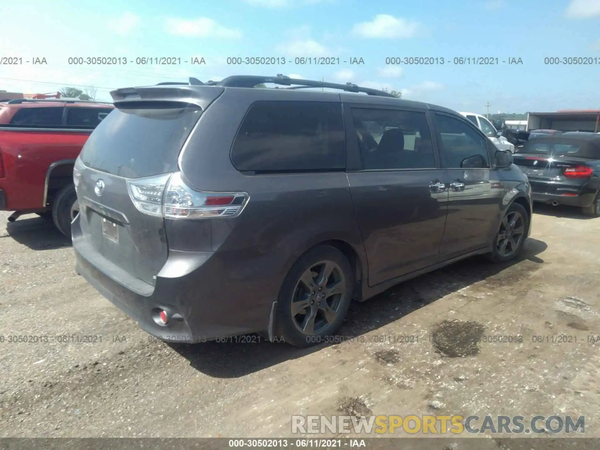 4 Фотография поврежденного автомобиля 5TDXZ3DC5KS969173 TOYOTA SIENNA 2019