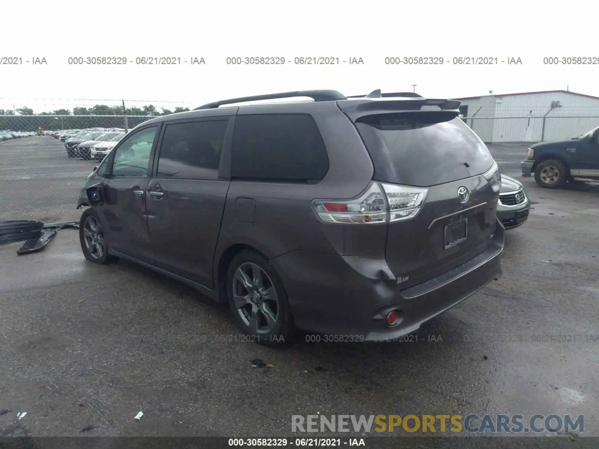 3 Фотография поврежденного автомобиля 5TDXZ3DC5KS971229 TOYOTA SIENNA 2019