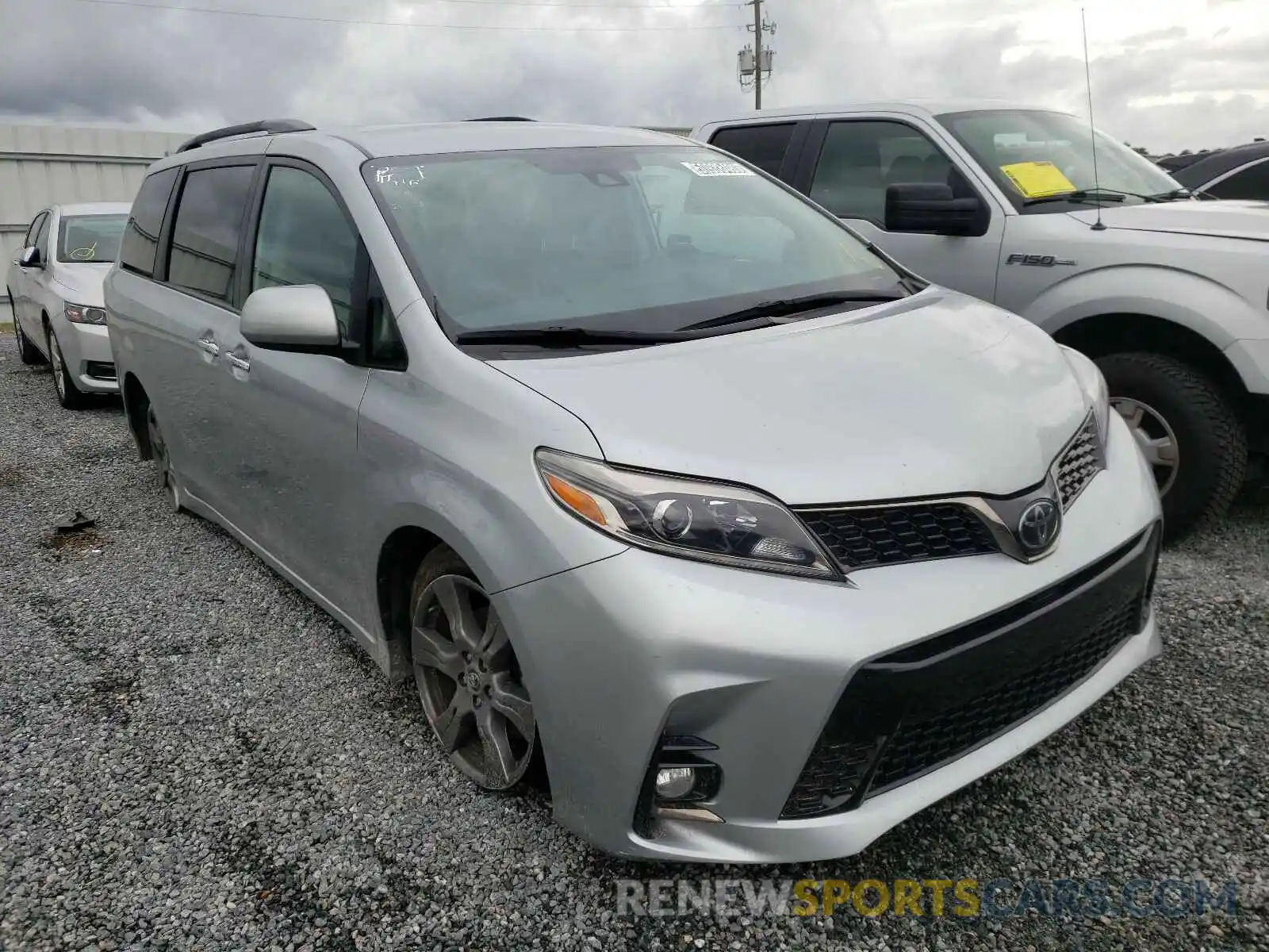 1 Photograph of a damaged car 5TDXZ3DC5KS977936 TOYOTA SIENNA 2019