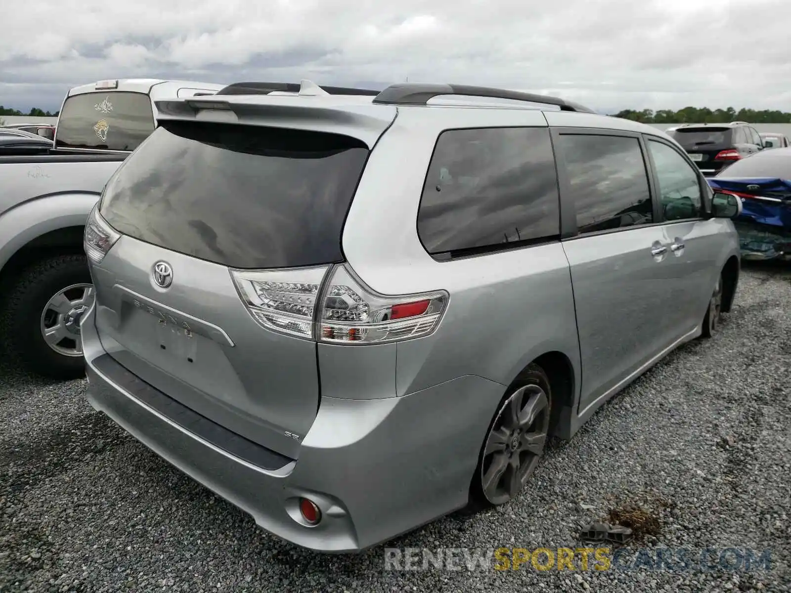 4 Фотография поврежденного автомобиля 5TDXZ3DC5KS977936 TOYOTA SIENNA 2019