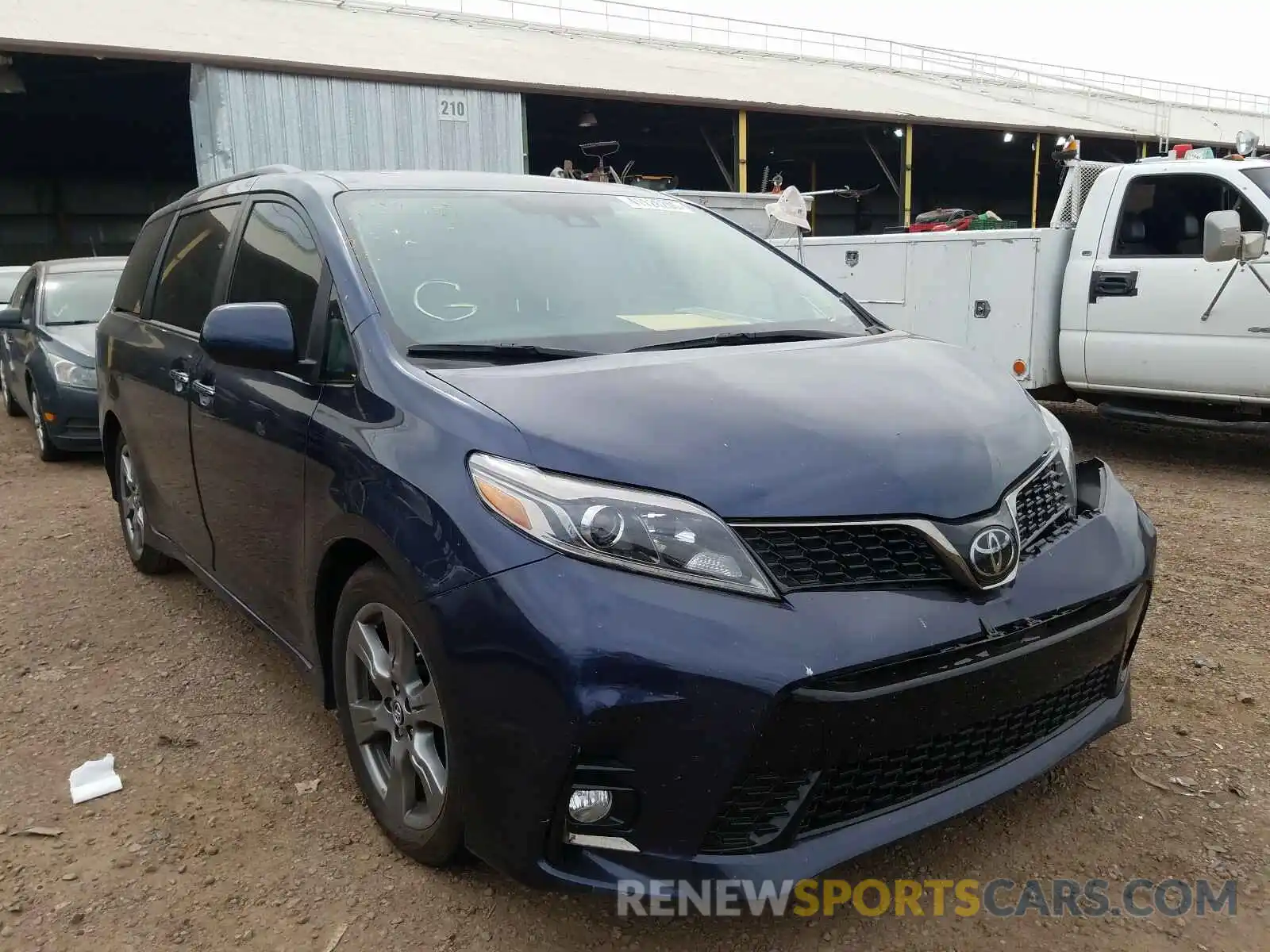 1 Photograph of a damaged car 5TDXZ3DC5KS983848 TOYOTA SIENNA 2019