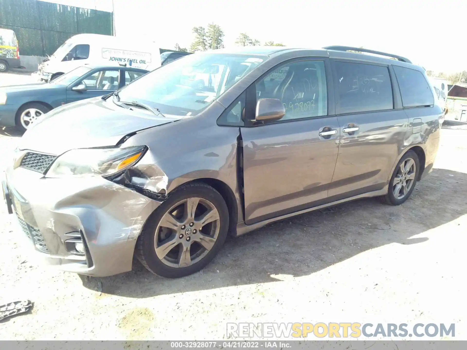 2 Фотография поврежденного автомобиля 5TDXZ3DC5KS985647 TOYOTA SIENNA 2019