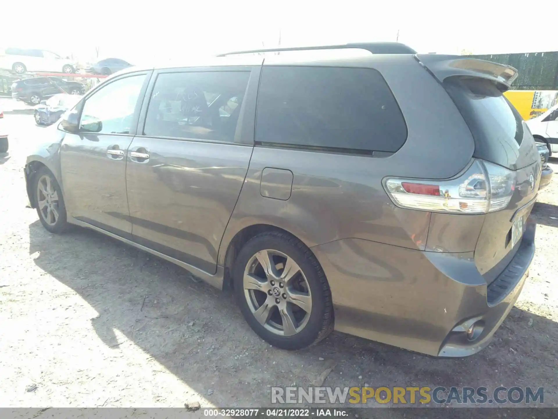 3 Фотография поврежденного автомобиля 5TDXZ3DC5KS985647 TOYOTA SIENNA 2019