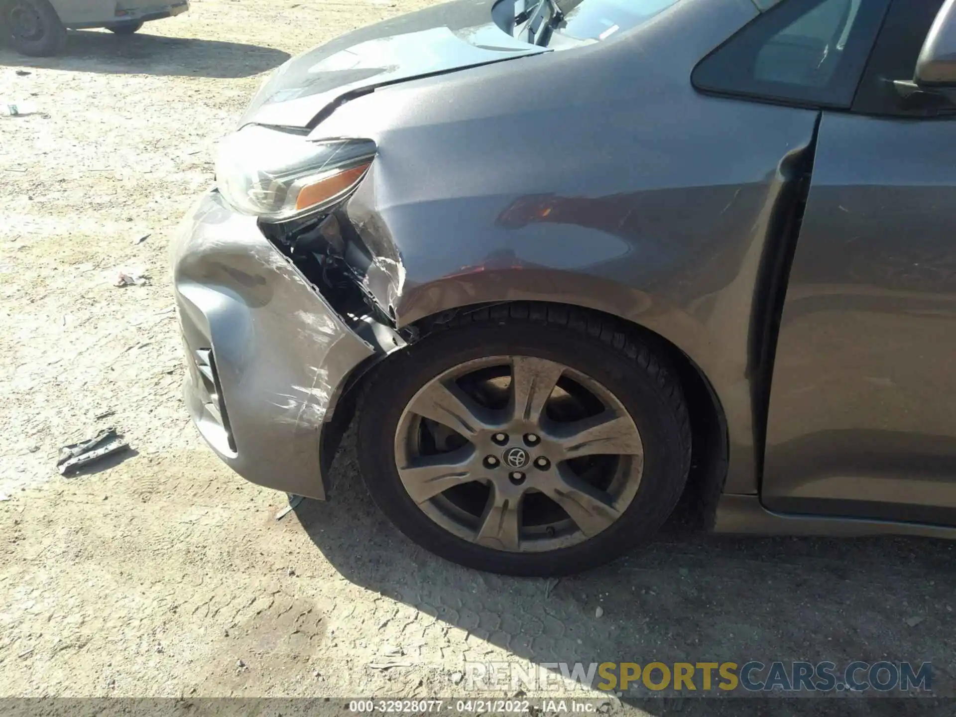 6 Photograph of a damaged car 5TDXZ3DC5KS985647 TOYOTA SIENNA 2019