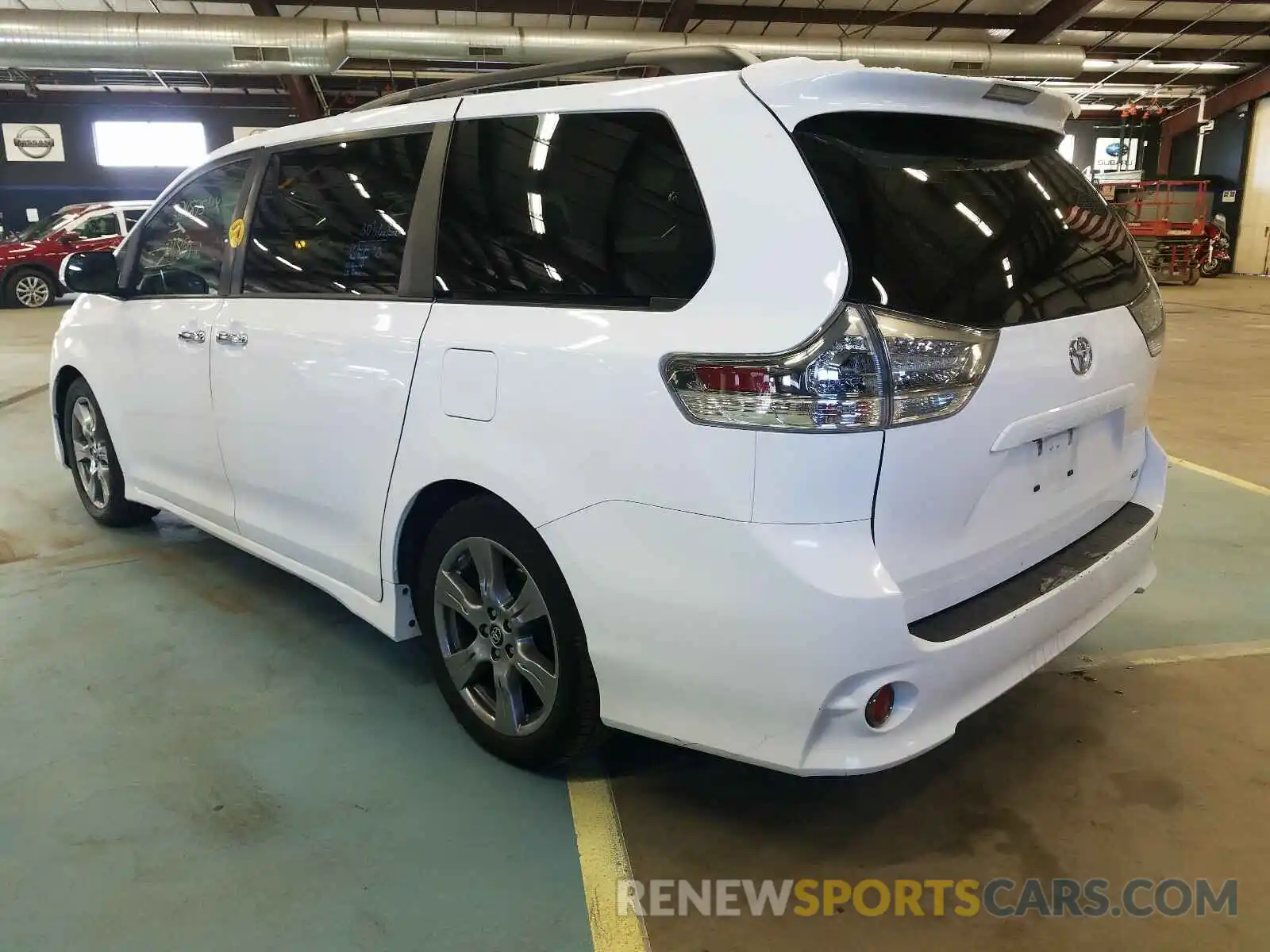 3 Фотография поврежденного автомобиля 5TDXZ3DC5KS985678 TOYOTA SIENNA 2019