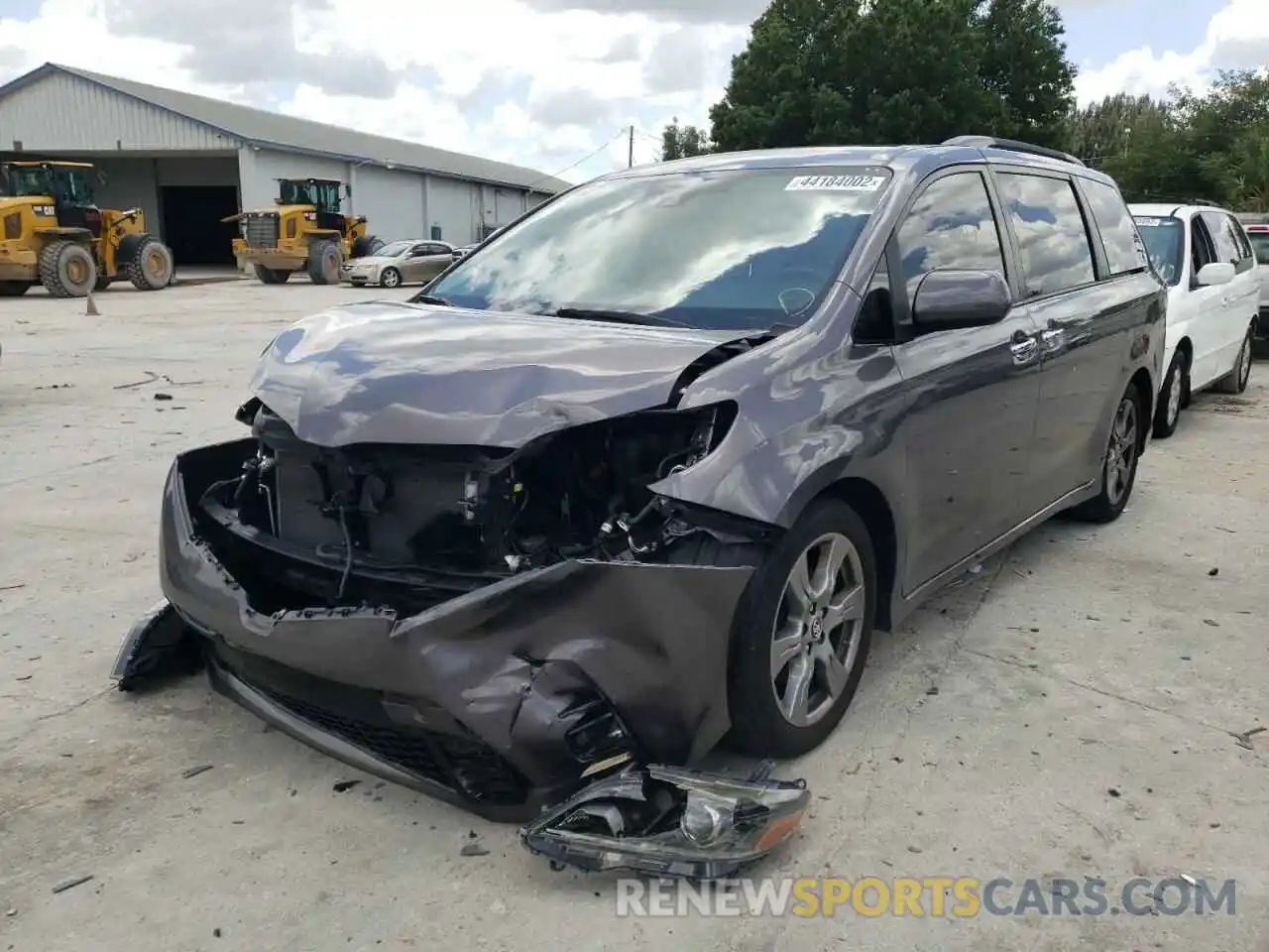 2 Photograph of a damaged car 5TDXZ3DC5KS986801 TOYOTA SIENNA 2019